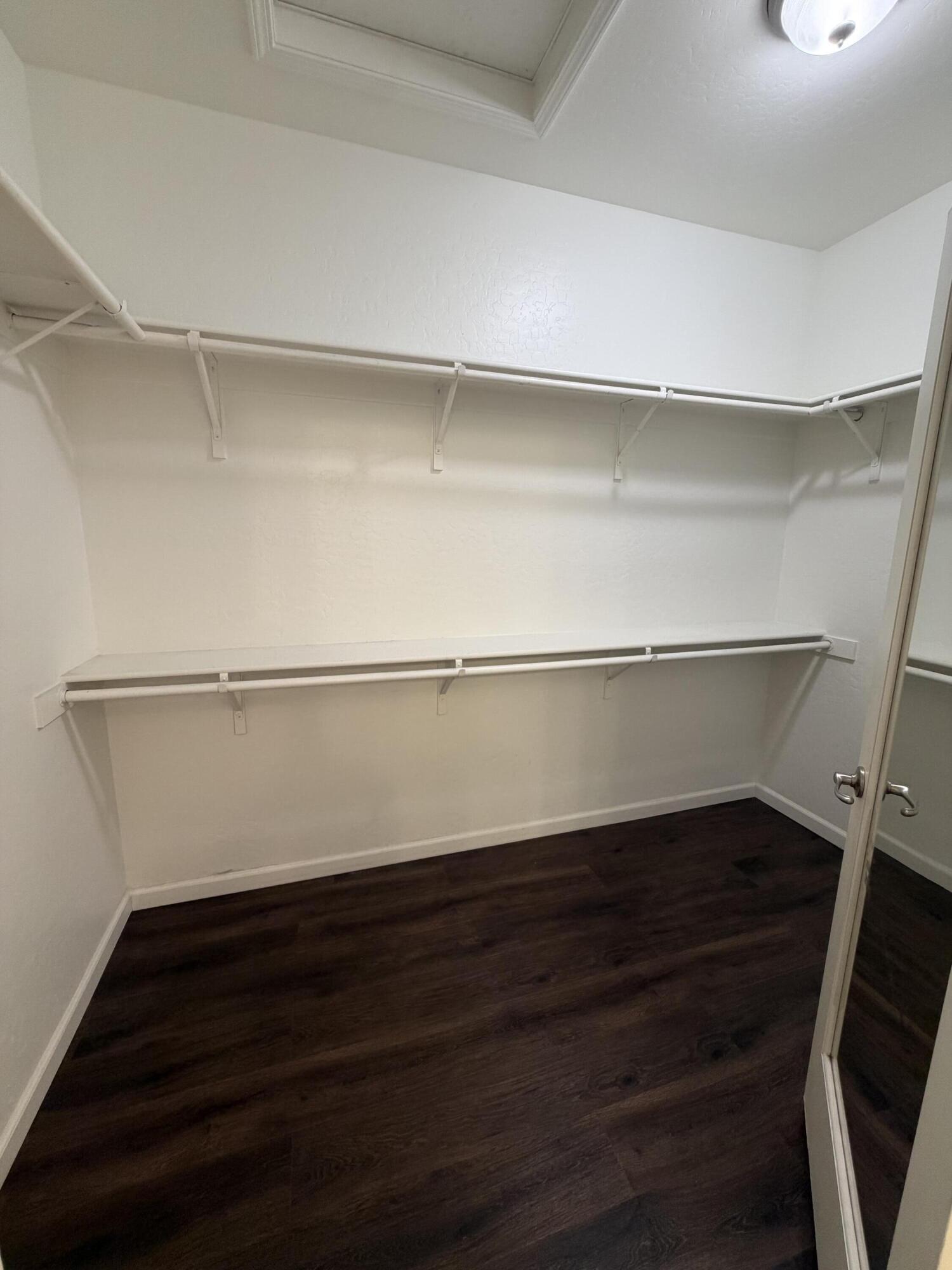 1439 N Mendonca St, Visalia, CA 93291