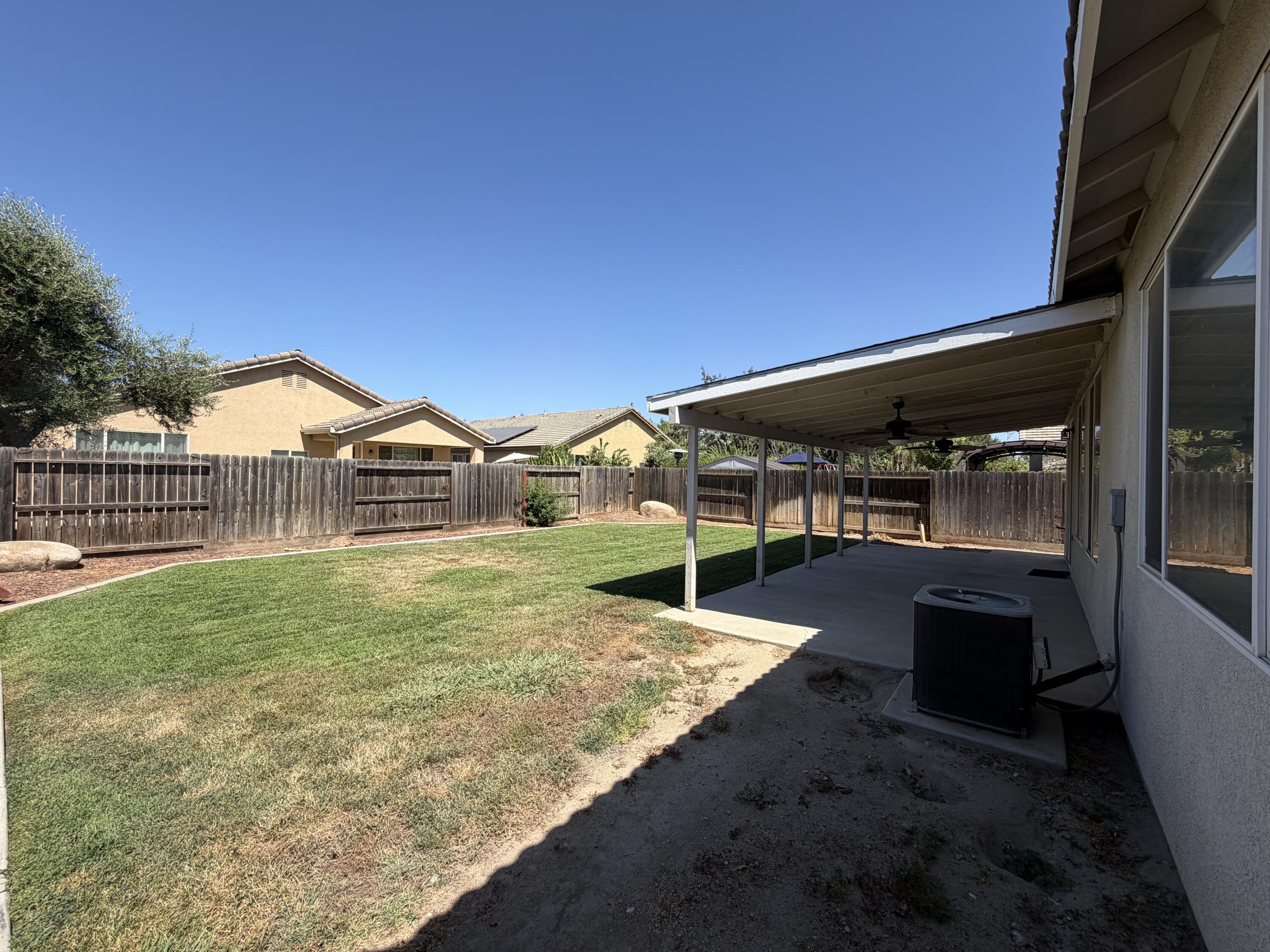 1439 N Mendonca St, Visalia, CA 93291