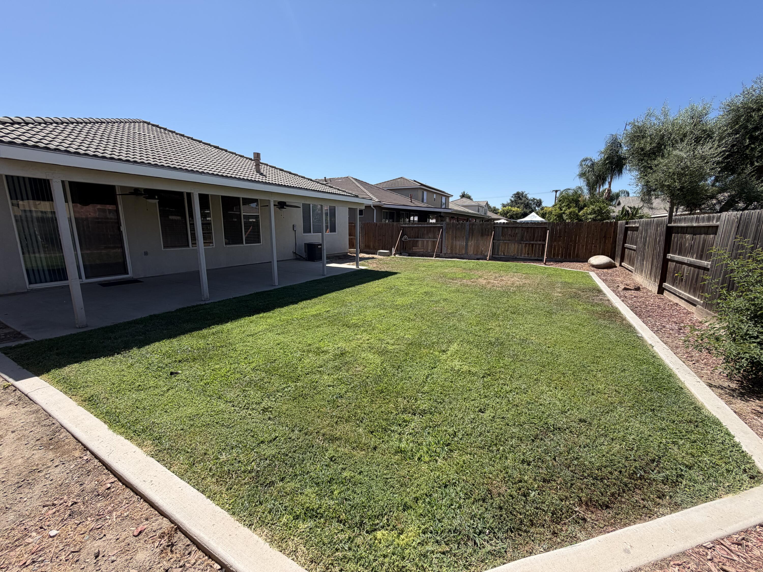 1439 N Mendonca St, Visalia, CA 93291