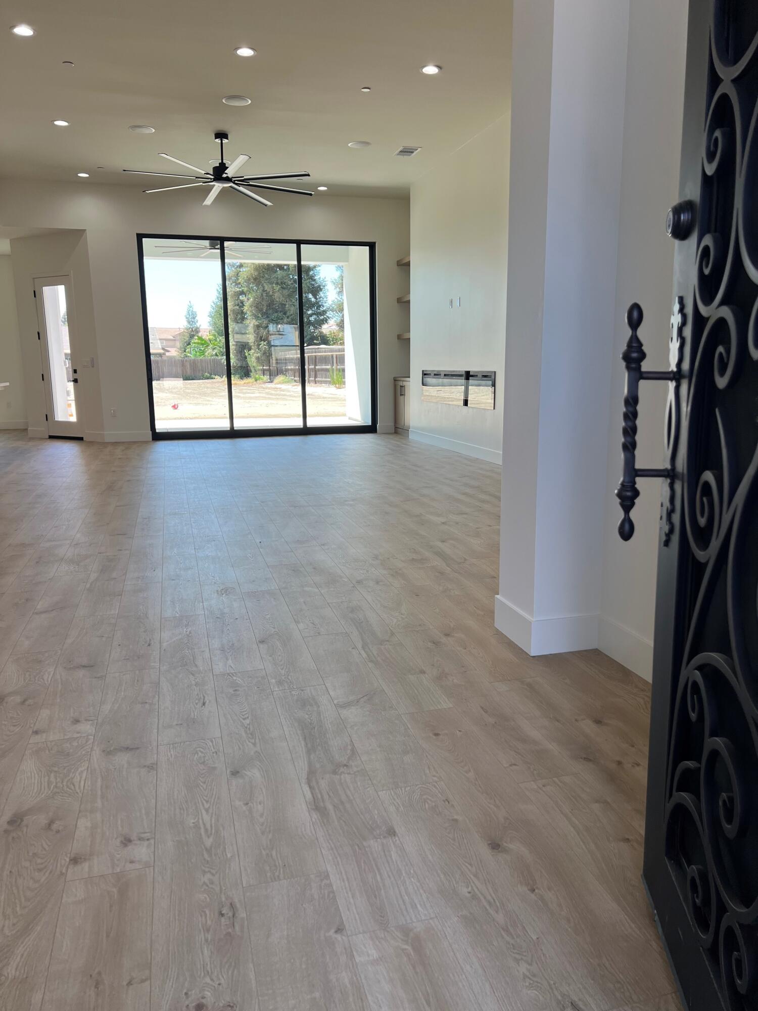 2219 Diamante Dr, Tulare, CA 93274