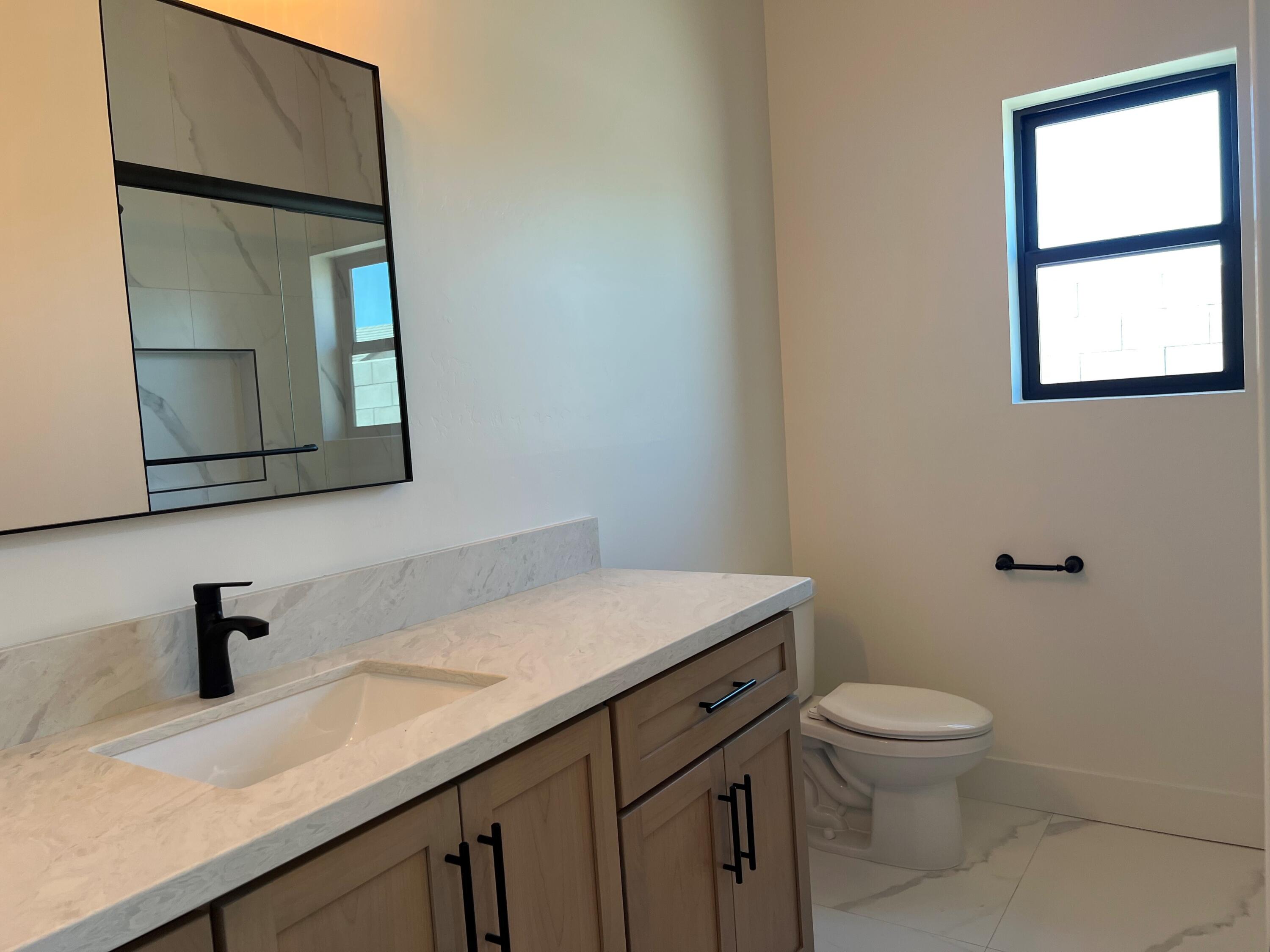 2219 Diamante Dr, Tulare, CA 93274