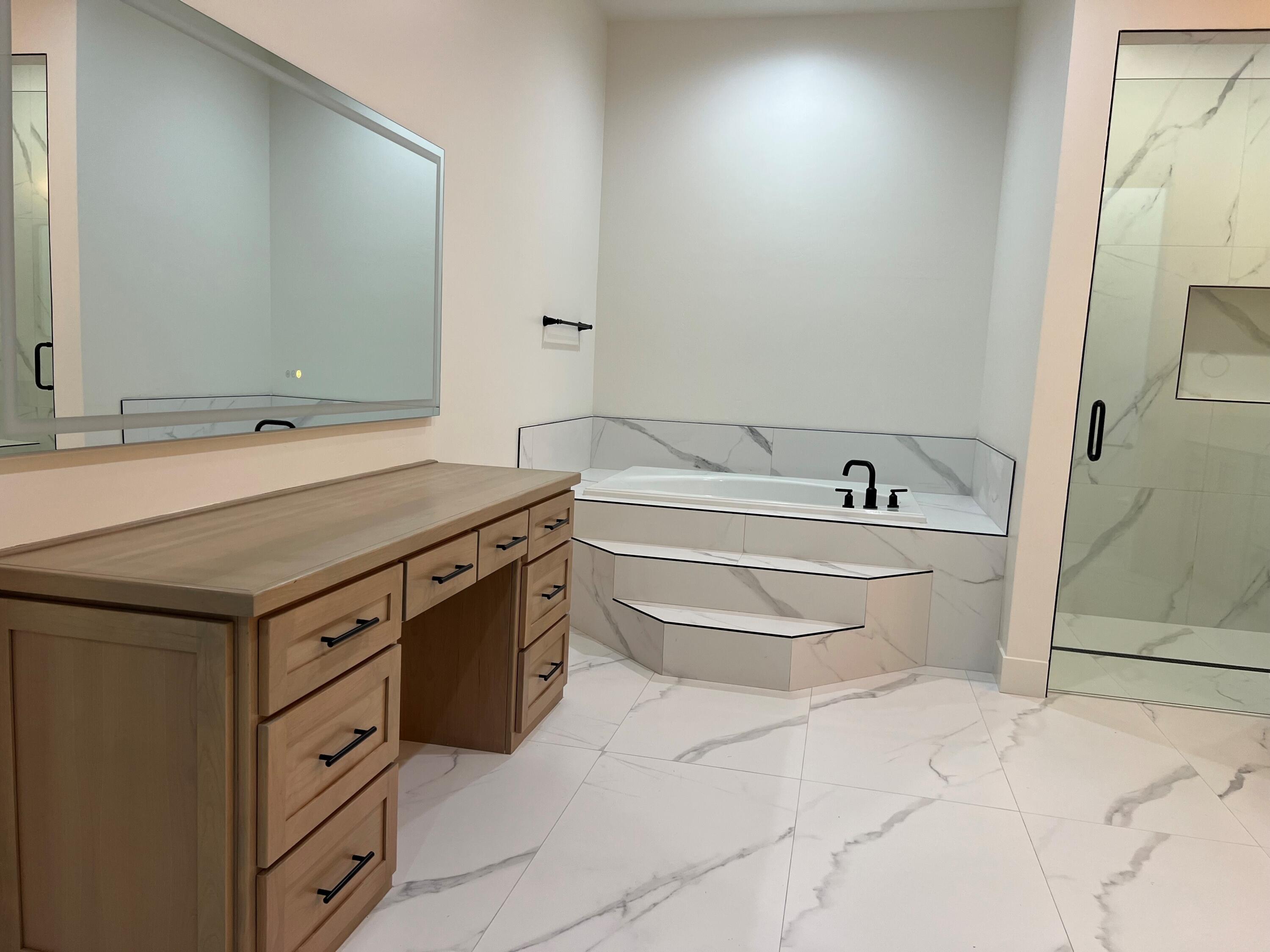 2219 Diamante Dr, Tulare, CA 93274