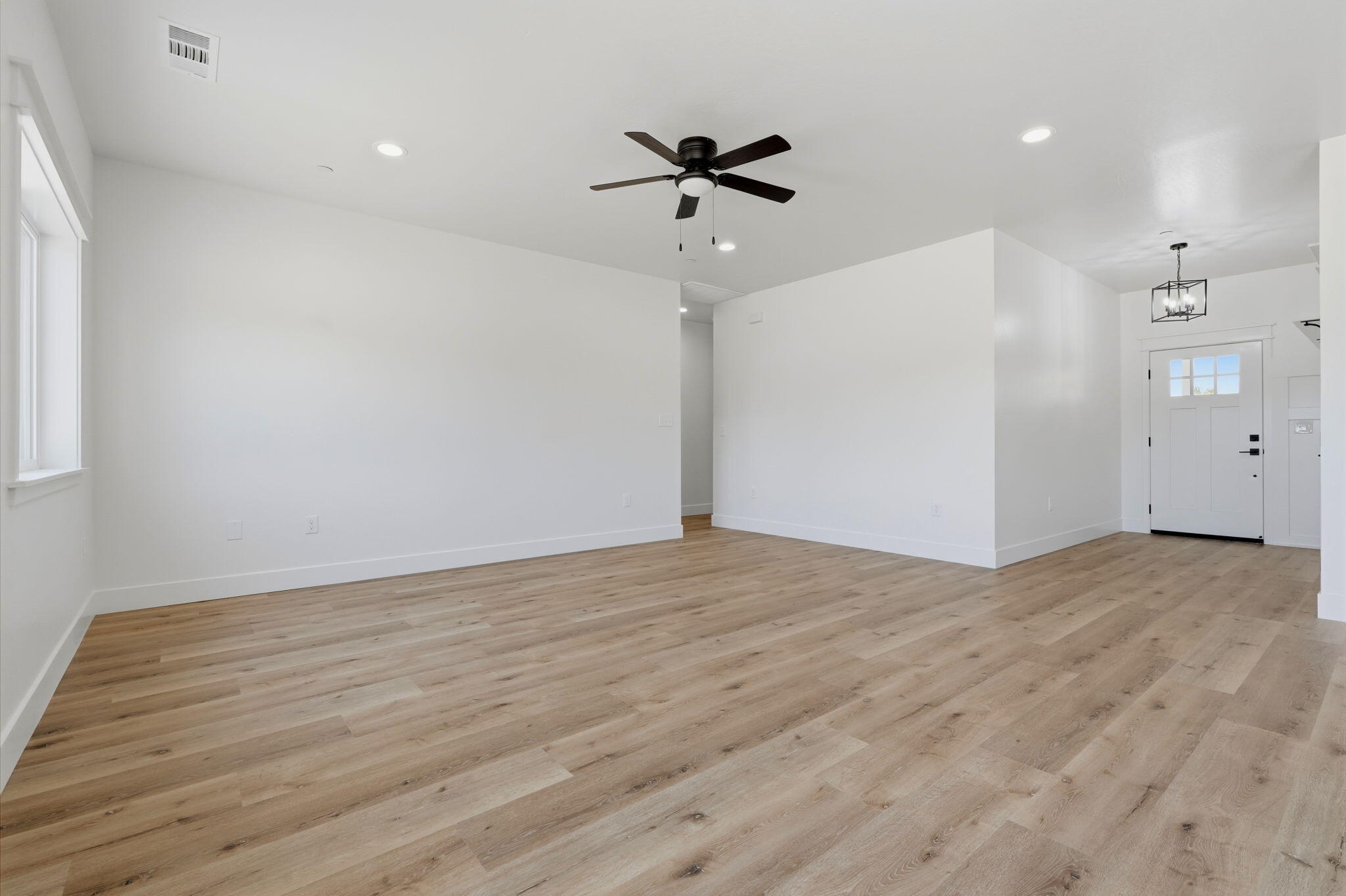 156 S Leggett St, Porterville, CA 93257