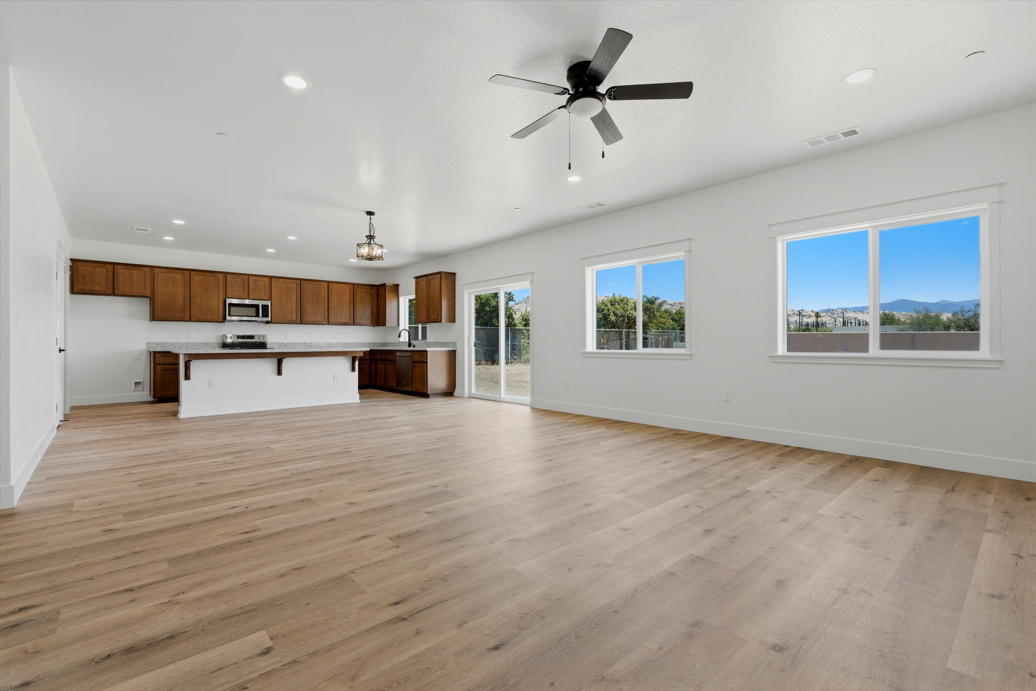 156 S Leggett St, Porterville, CA 93257