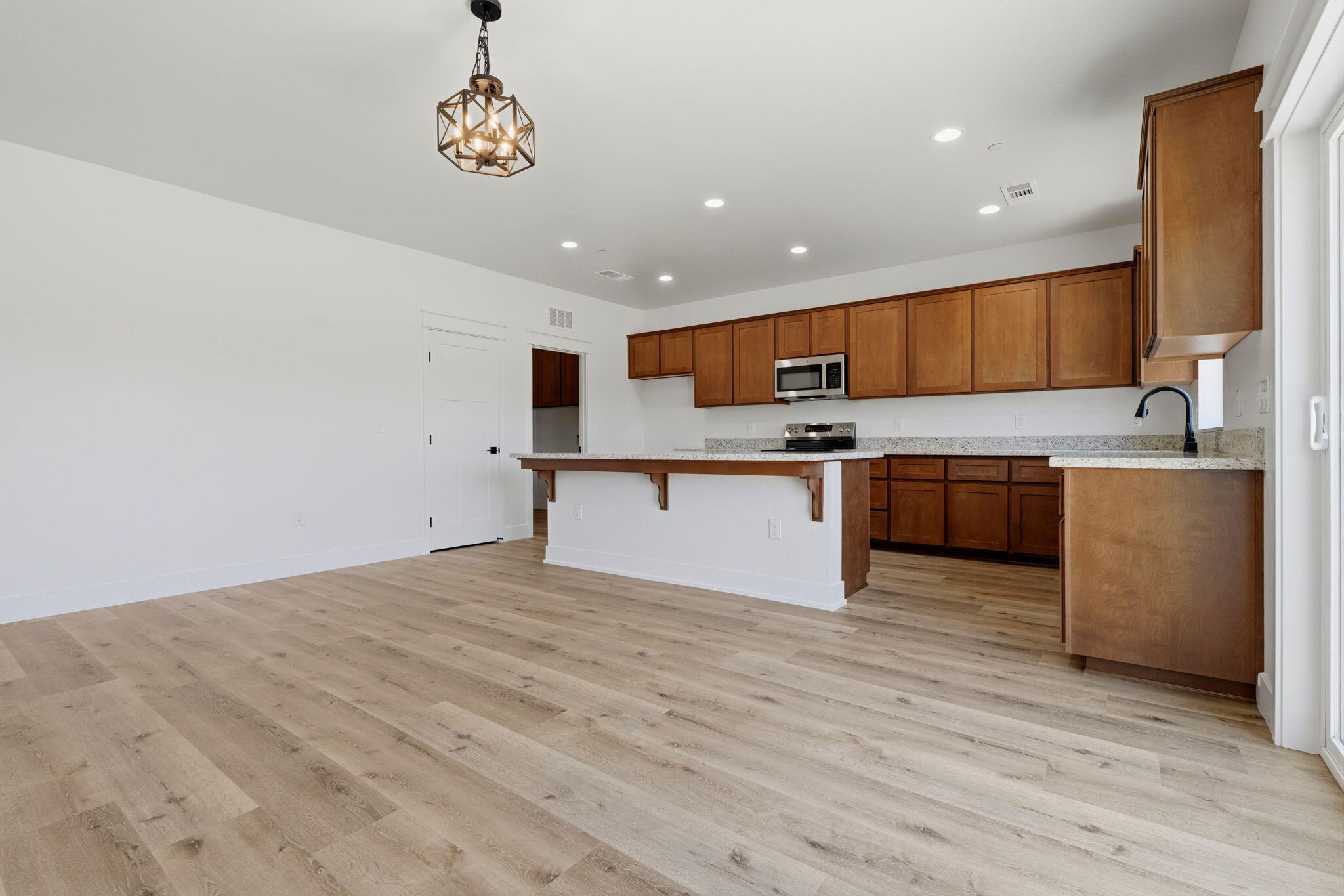 156 S Leggett St, Porterville, CA 93257