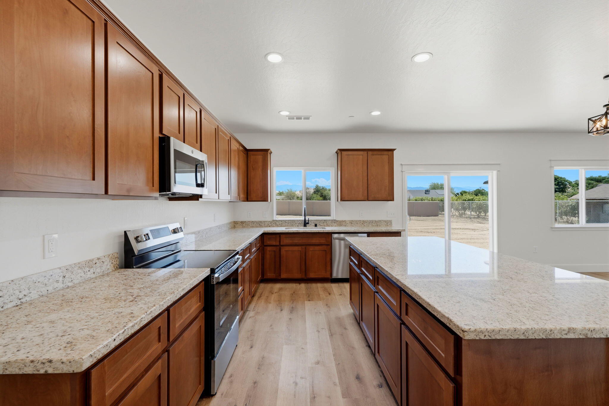 156 S Leggett St, Porterville, CA 93257