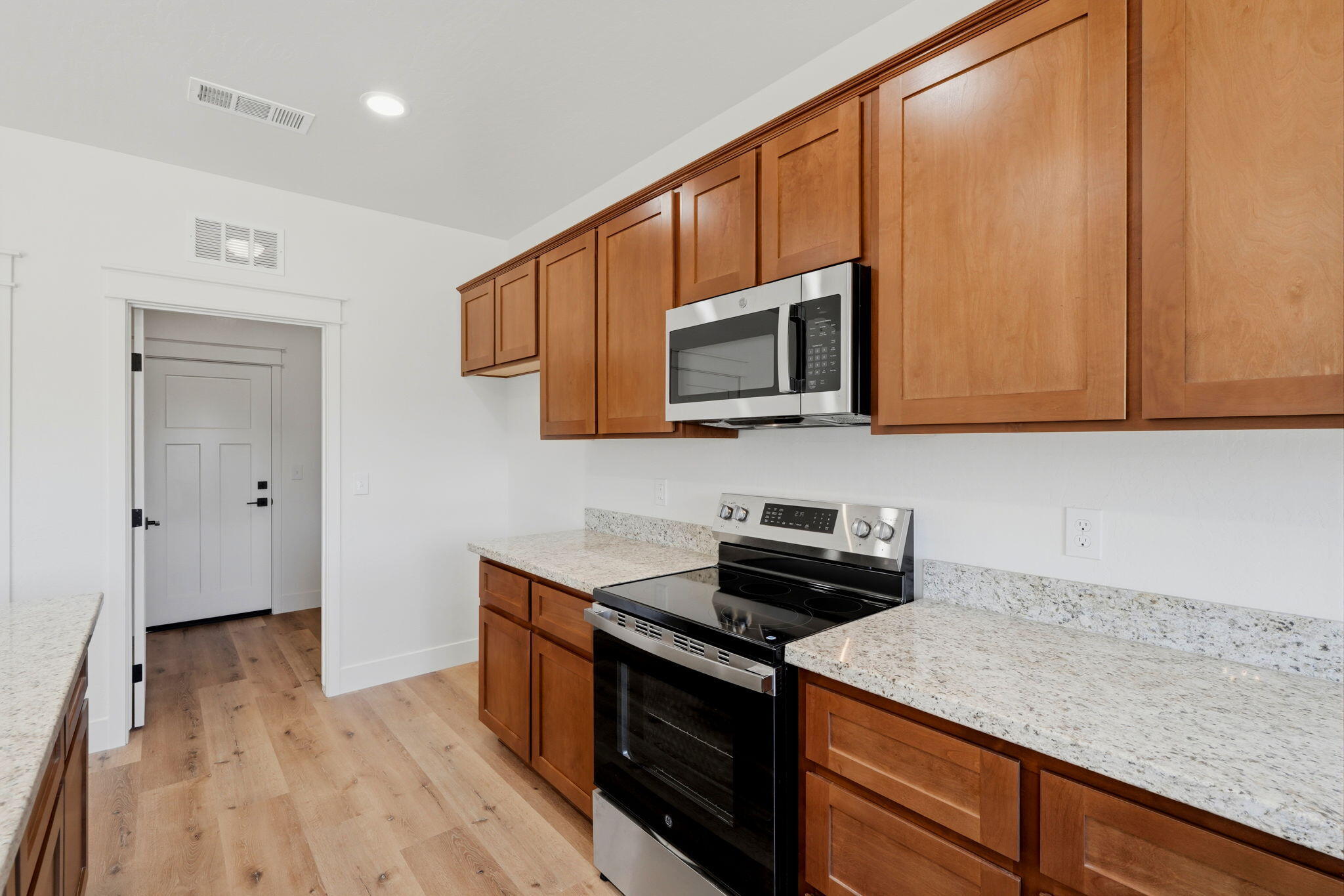 156 S Leggett St, Porterville, CA 93257