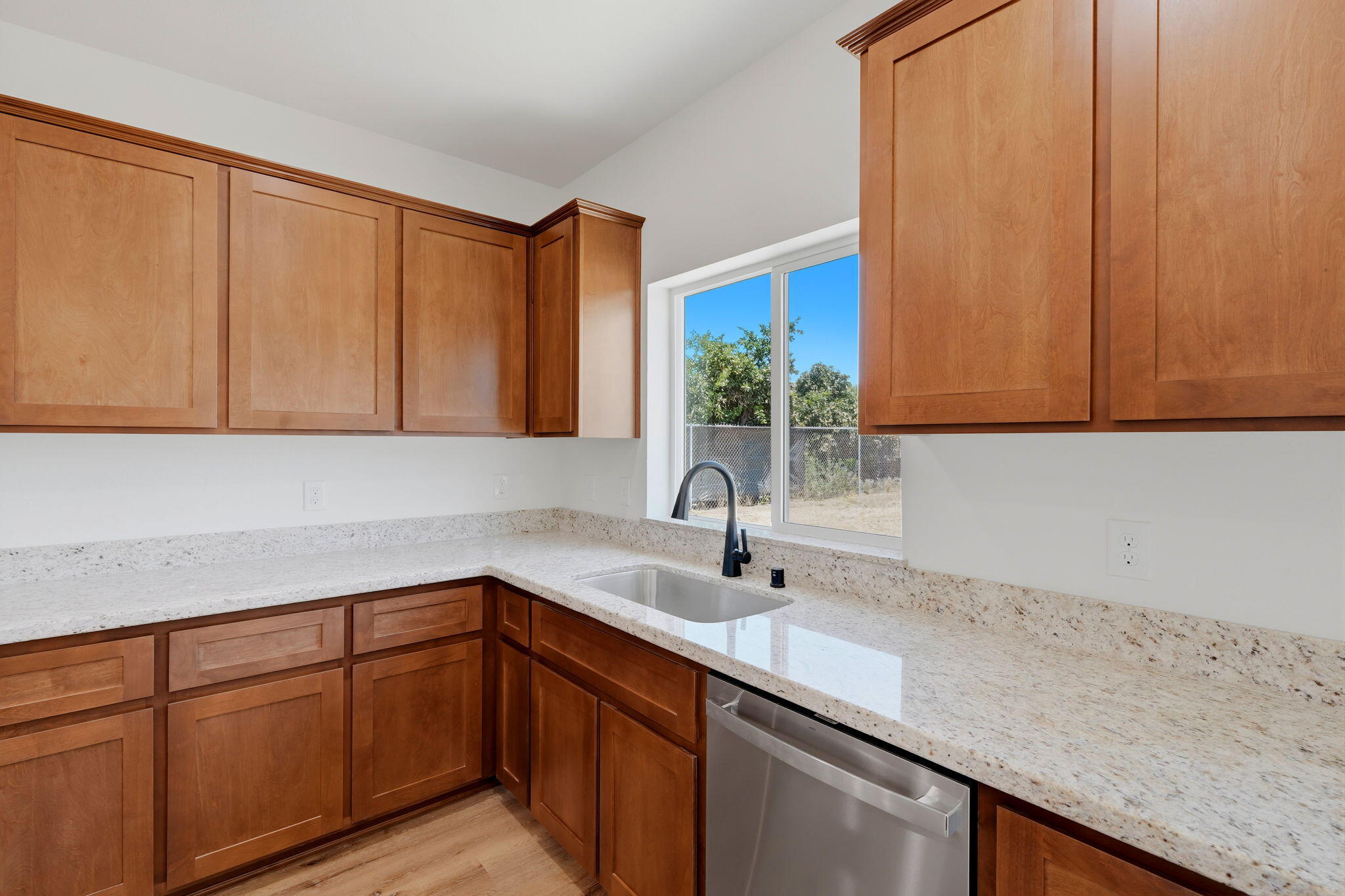156 S Leggett St, Porterville, CA 93257