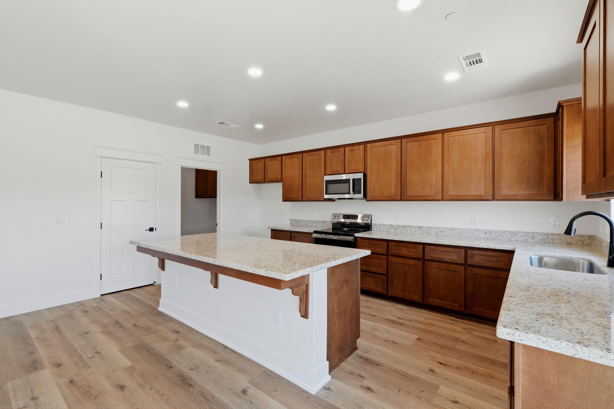 156 S Leggett St, Porterville, CA 93257
