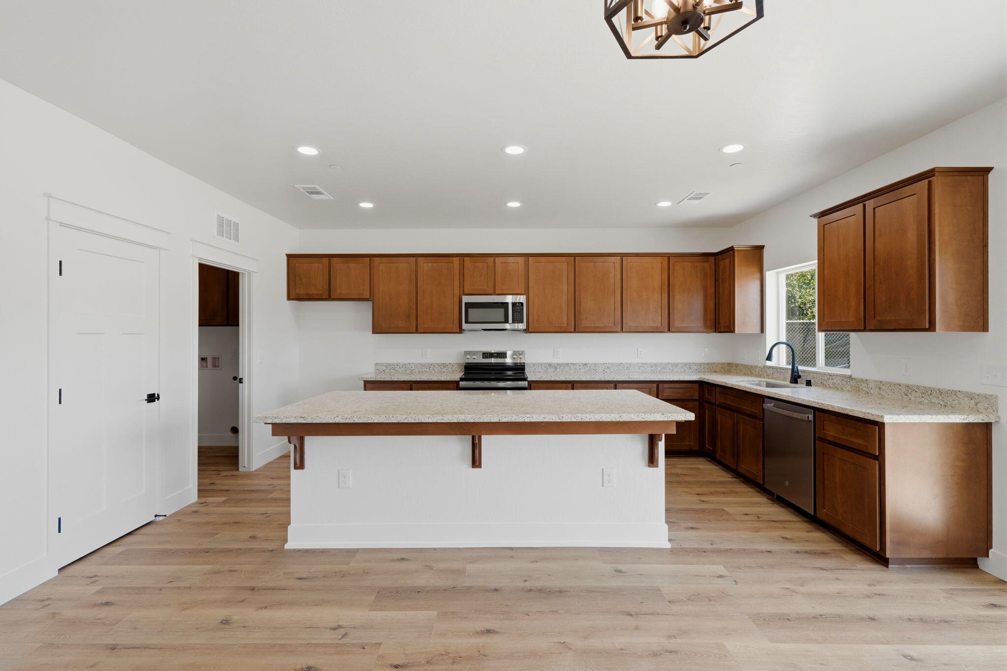 156 S Leggett St, Porterville, CA 93257