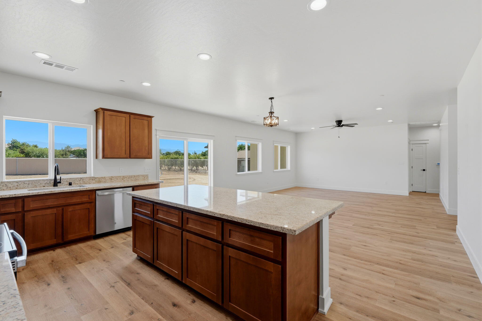156 S Leggett St, Porterville, CA 93257