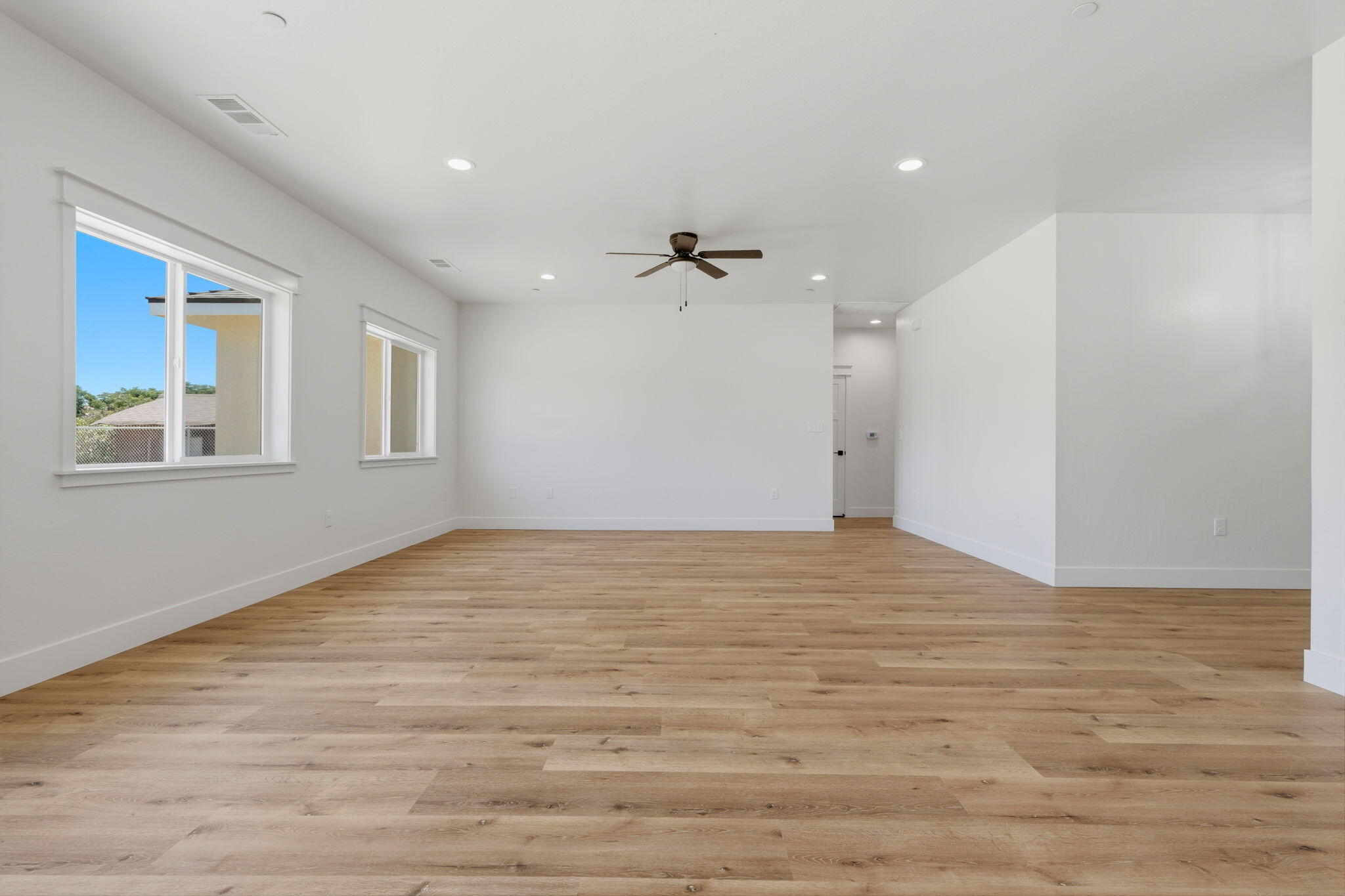 156 S Leggett St, Porterville, CA 93257
