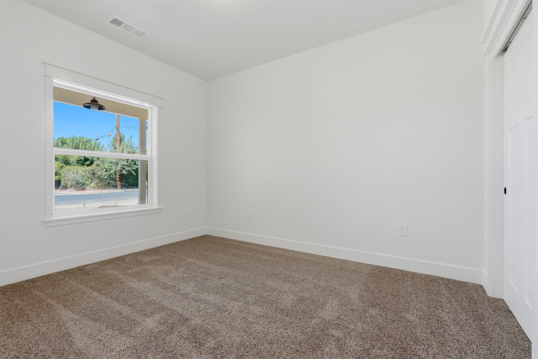 156 S Leggett St, Porterville, CA 93257