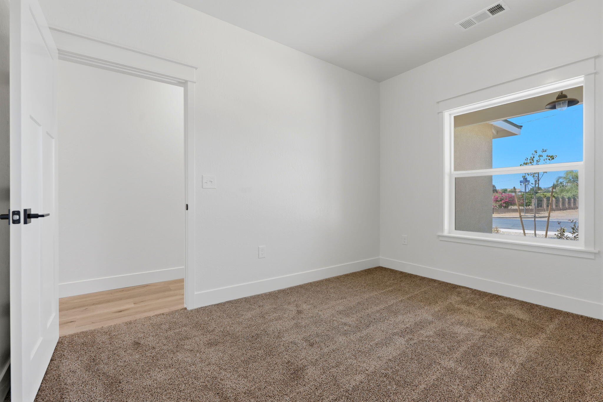 156 S Leggett St, Porterville, CA 93257