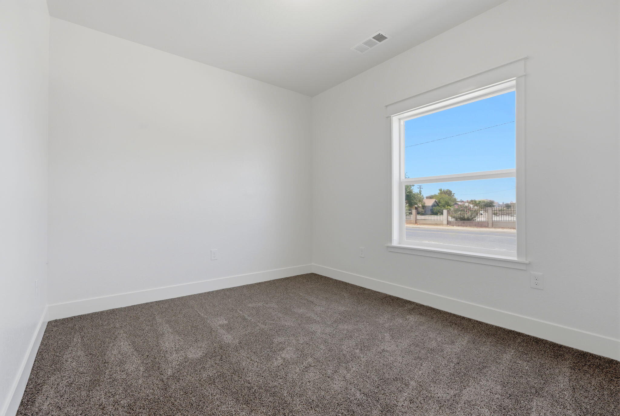 156 S Leggett St, Porterville, CA 93257