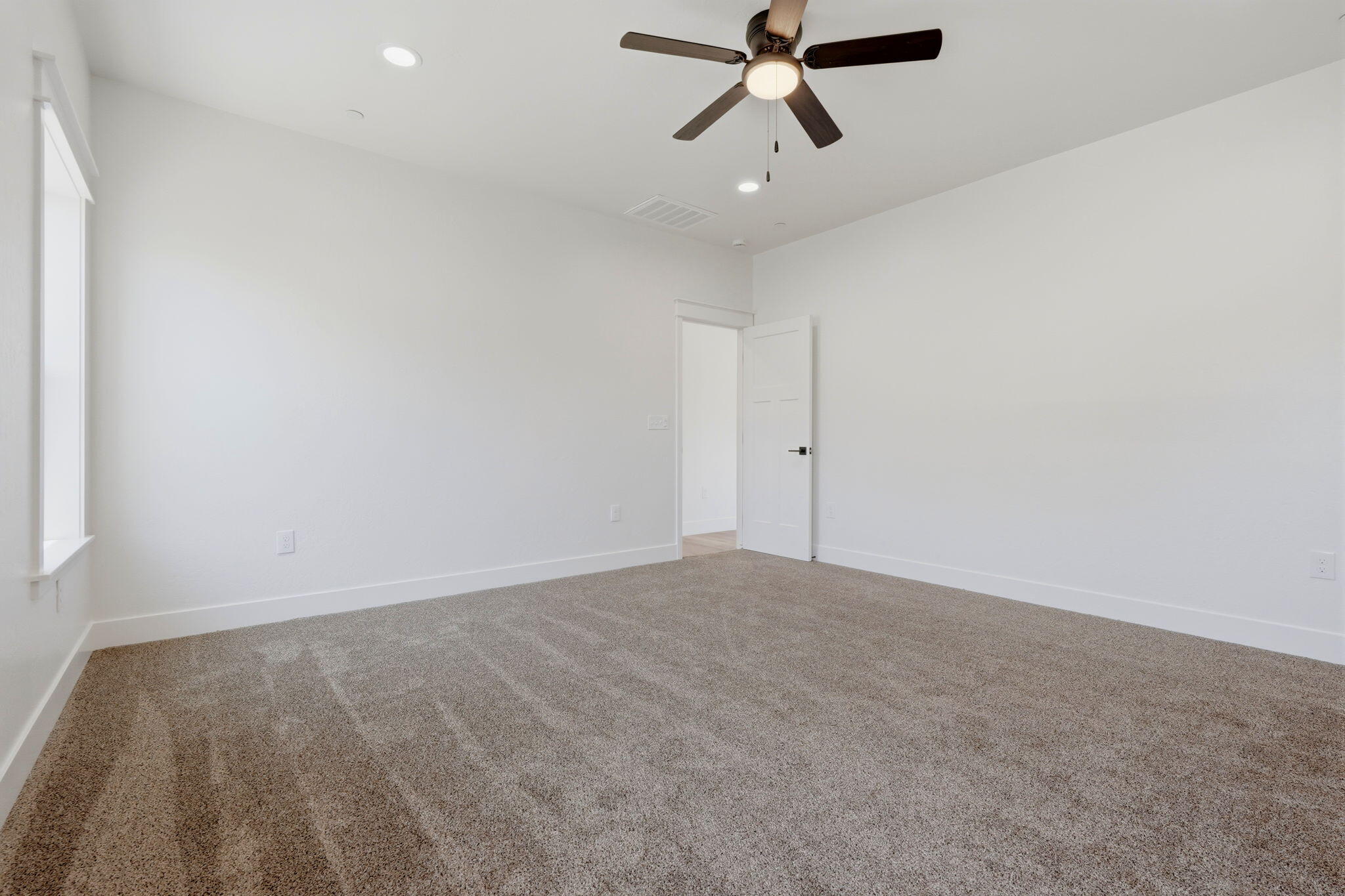 156 S Leggett St, Porterville, CA 93257
