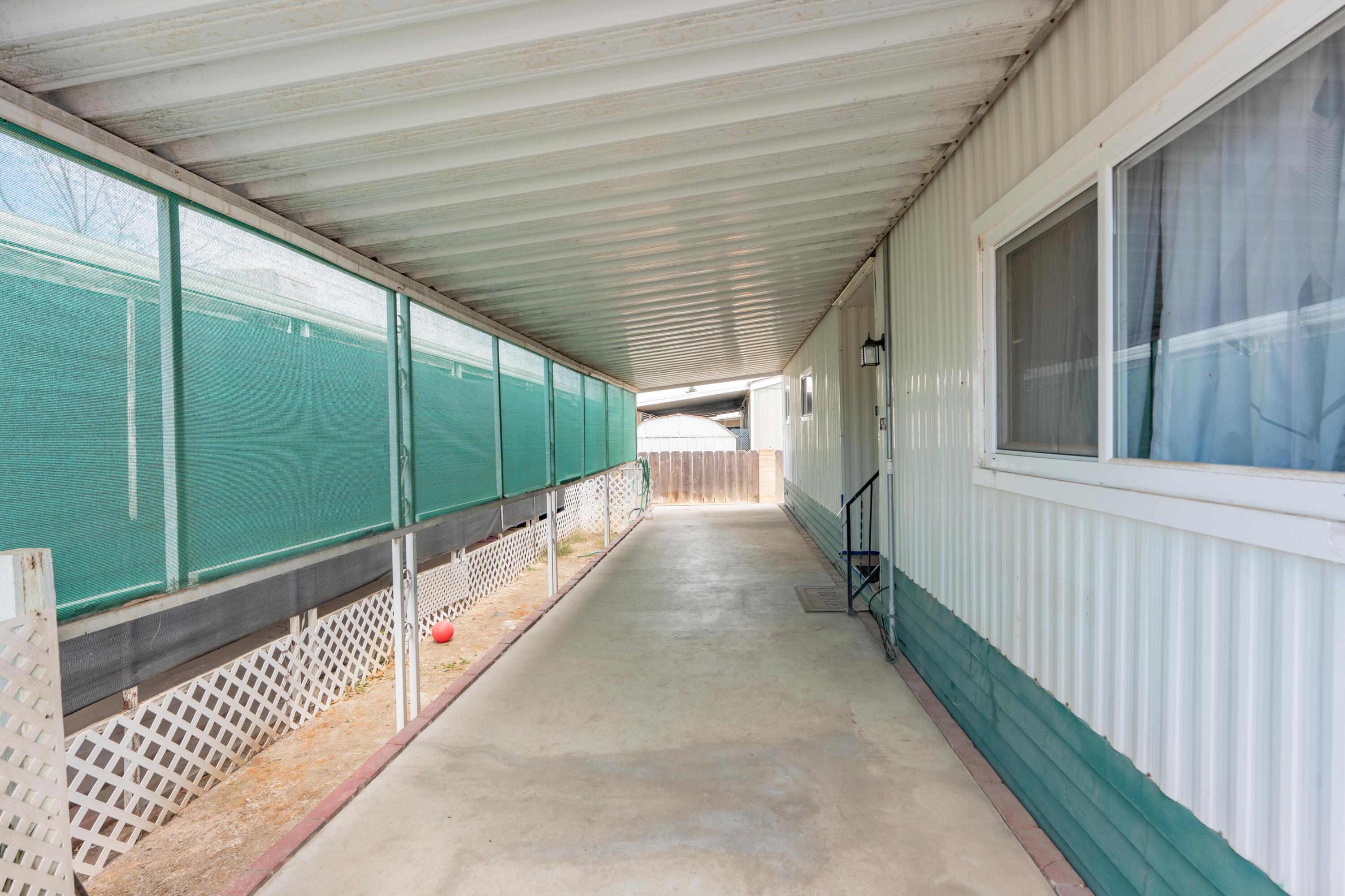 560 W Pleasant Ave, Tulare, CA 93274