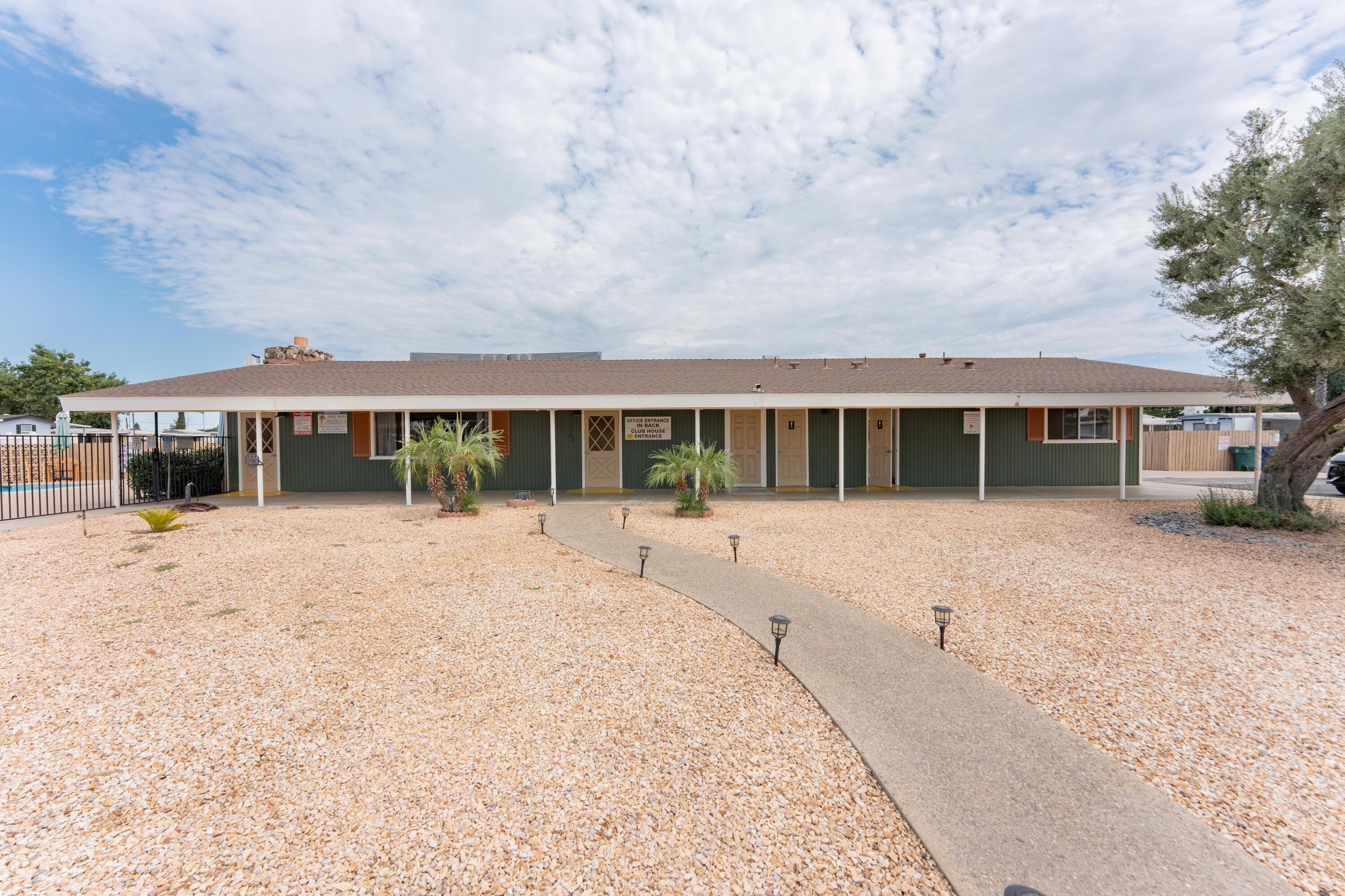 560 W Pleasant Ave, Tulare, CA 93274