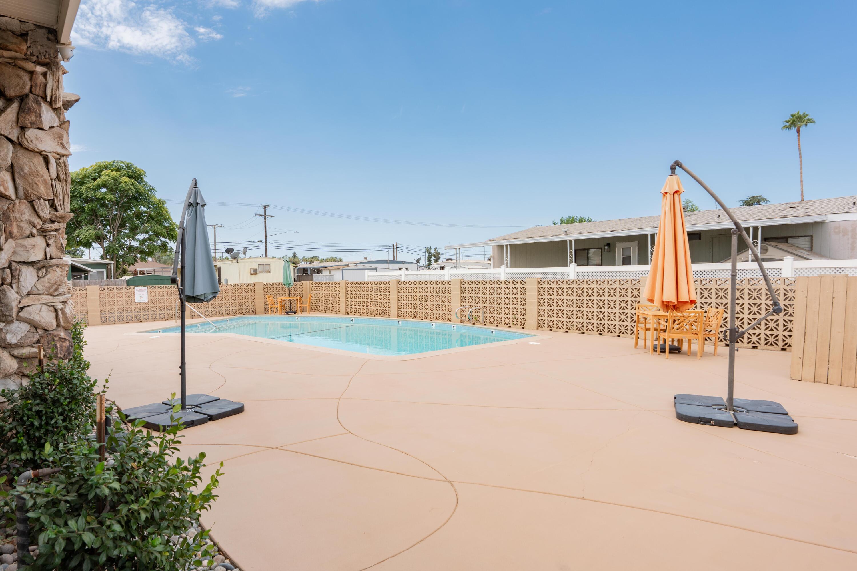 560 W Pleasant Ave, Tulare, CA 93274