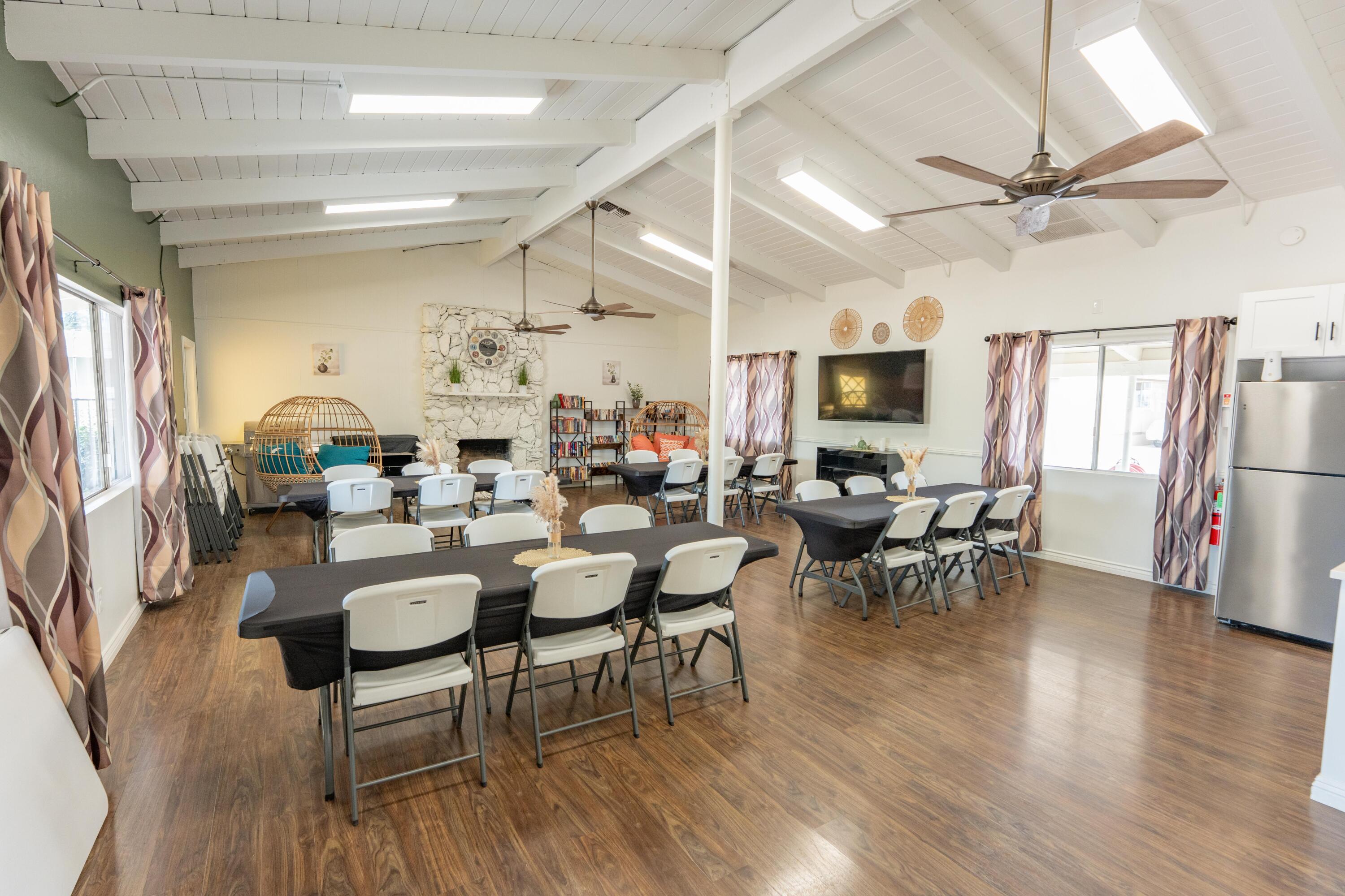560 W Pleasant Ave, Tulare, CA 93274