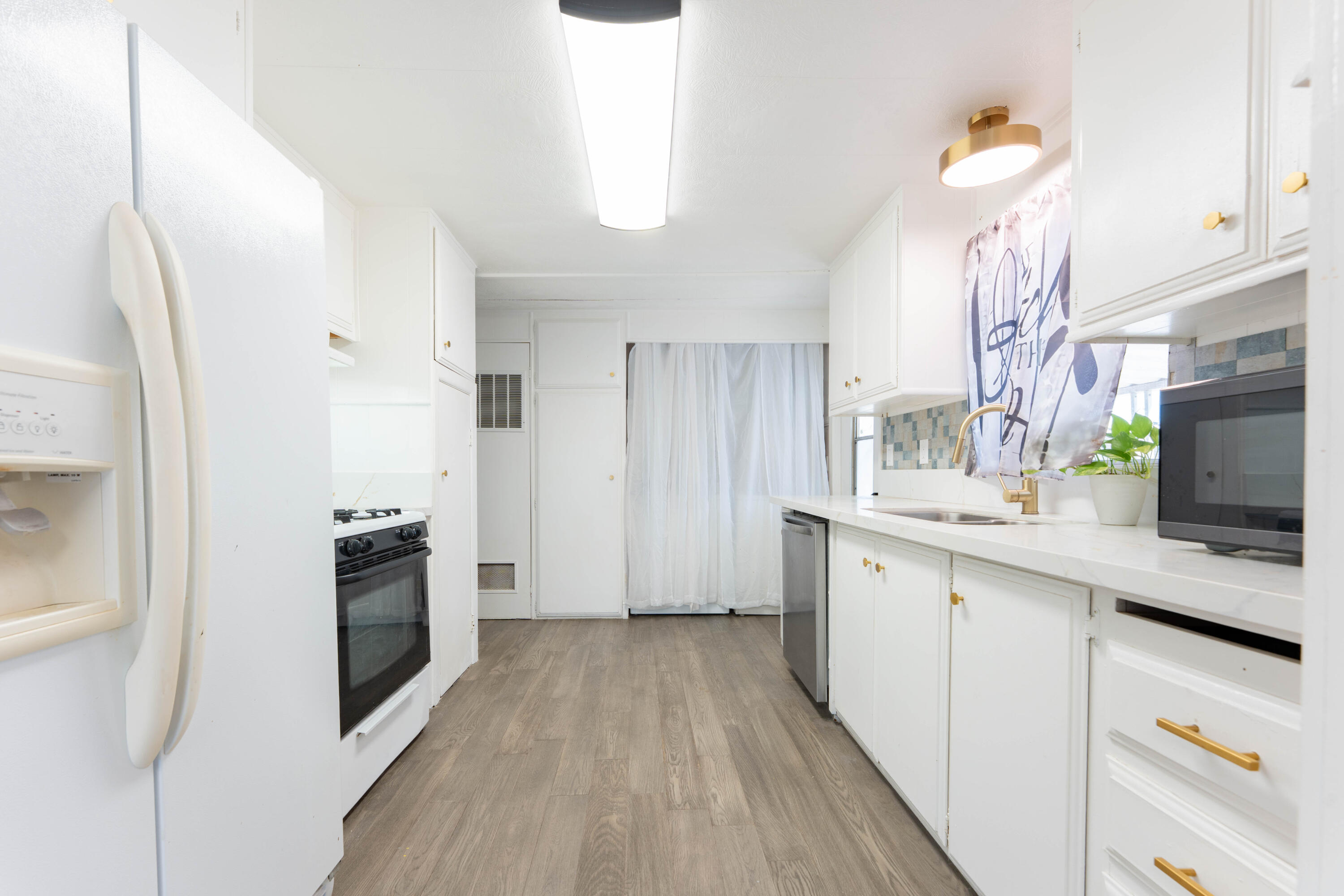 560 W Pleasant Ave #43, Tulare, CA 93274