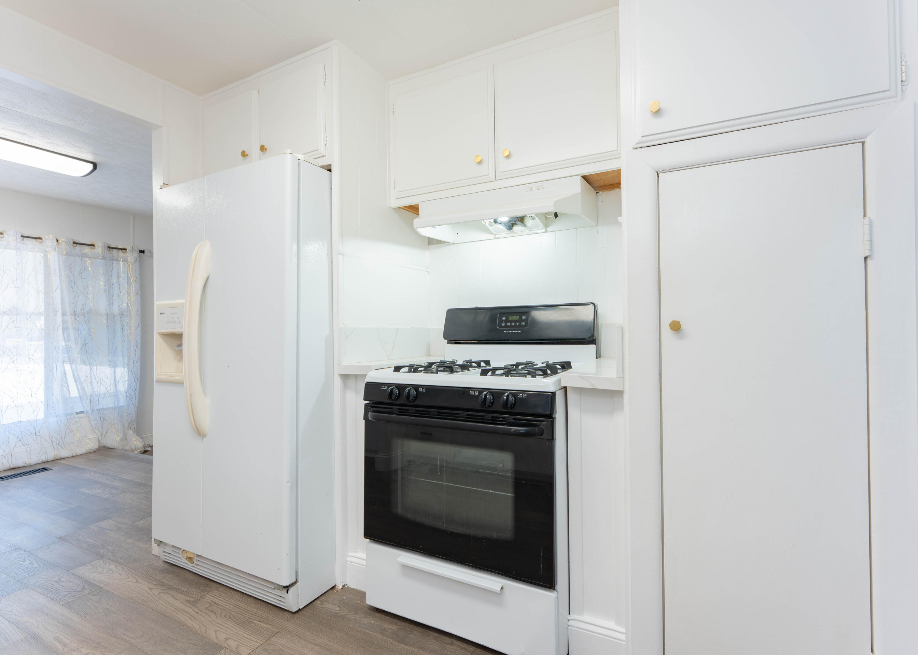 560 W Pleasant Ave #43, Tulare, CA 93274