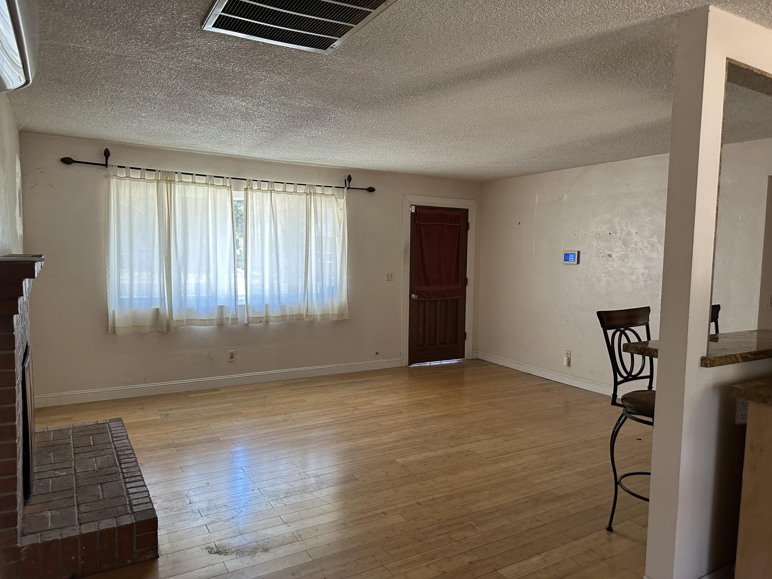 1076 E Mountain View Ave, Porterville, CA 93257