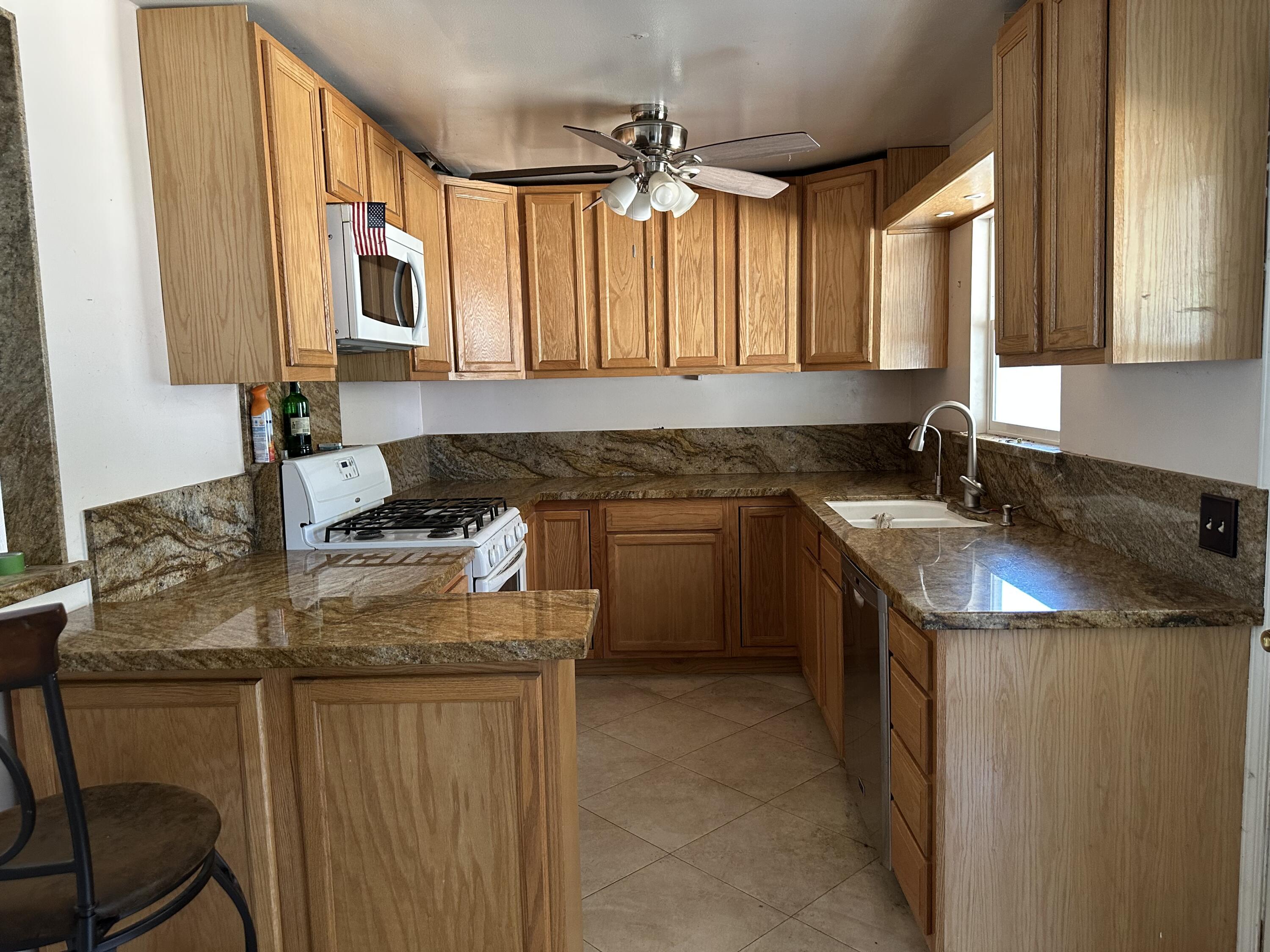 1076 E Mountain View Ave, Porterville, CA 93257