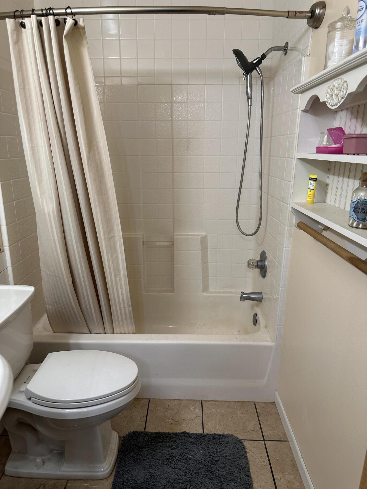 1076 E Mountain View Ave, Porterville, CA 93257