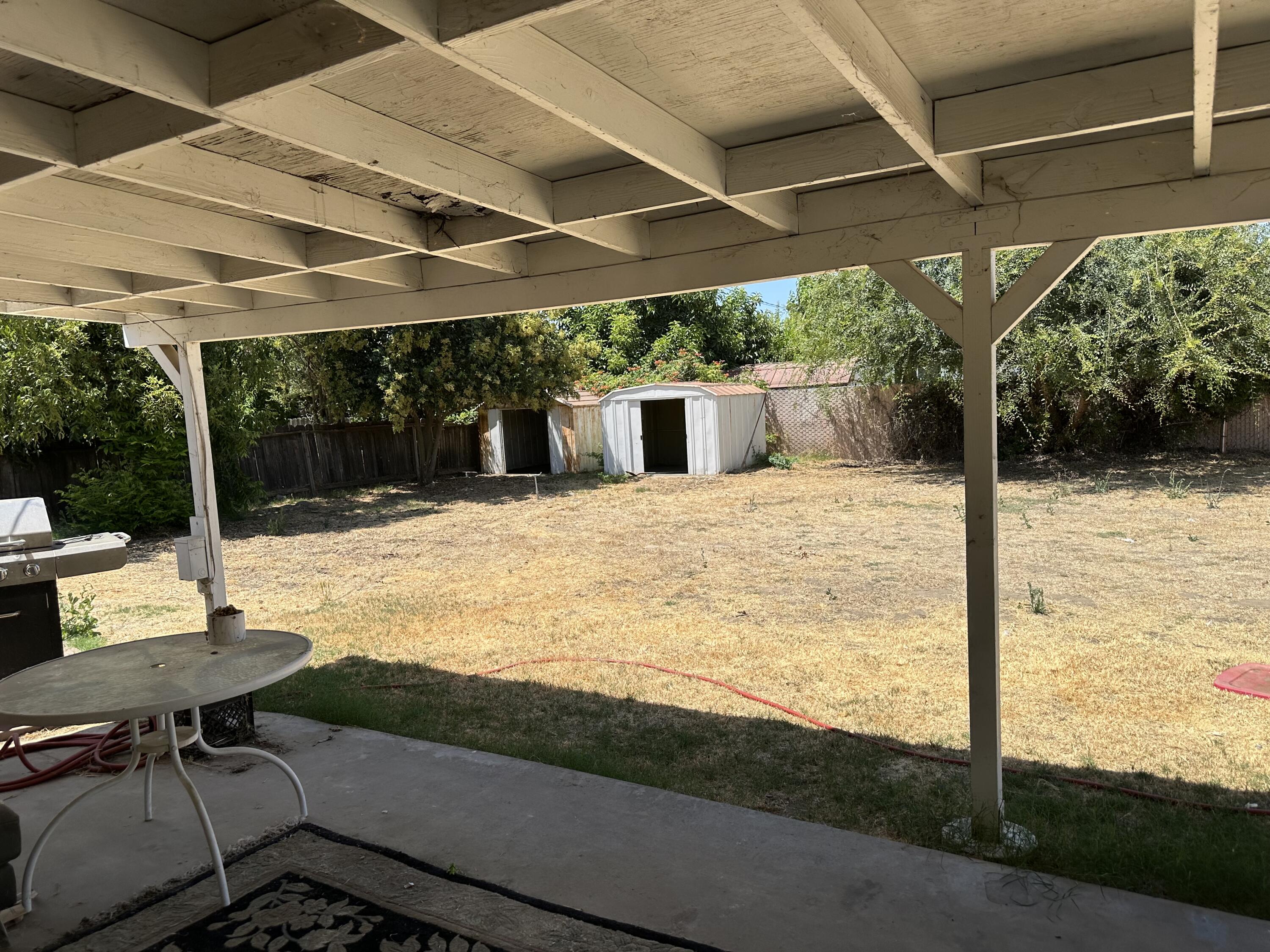1076 E Mountain View Ave, Porterville, CA 93257