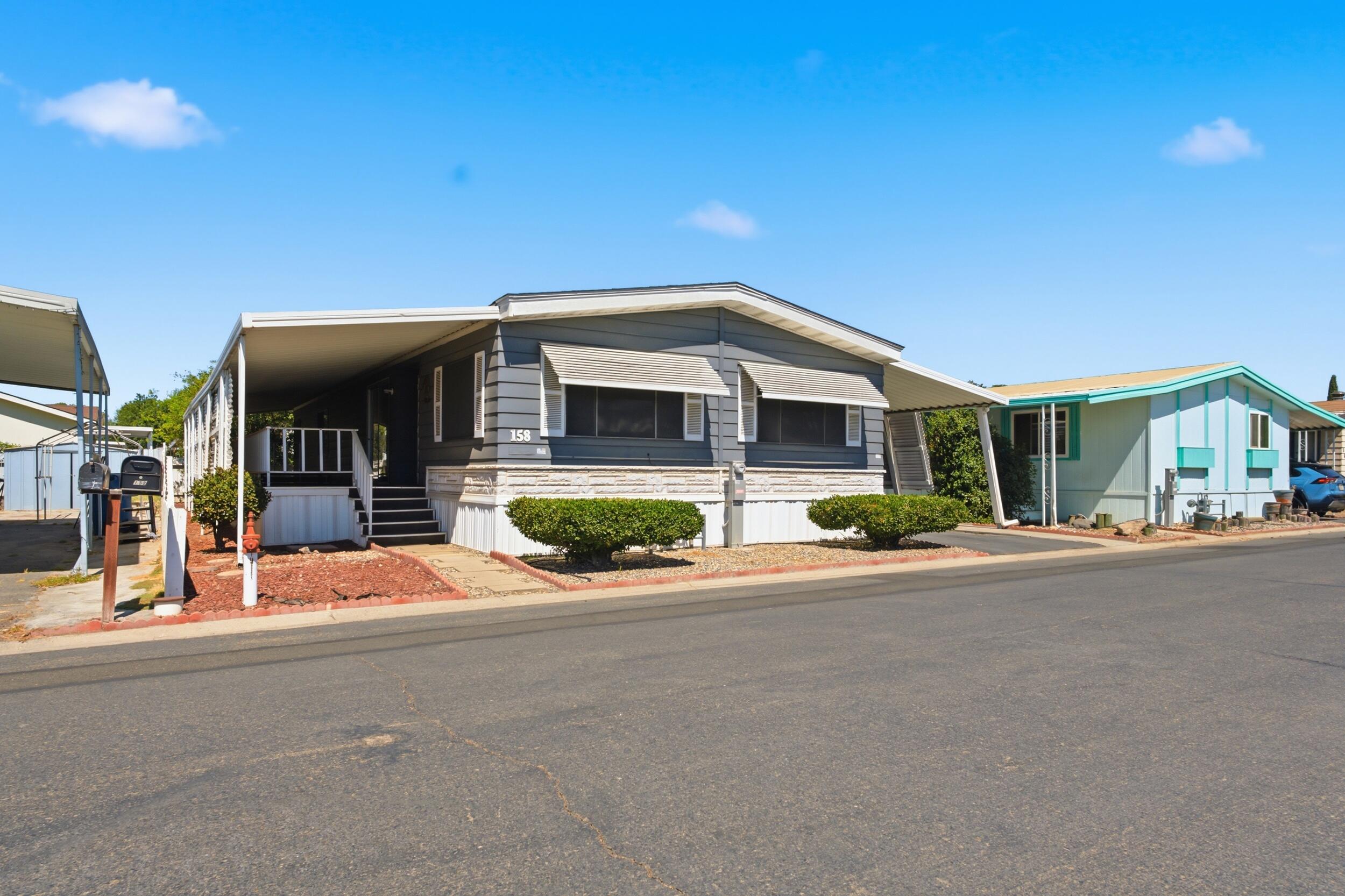 860 E Grangeville Blvd #158, Hanford, CA 93230