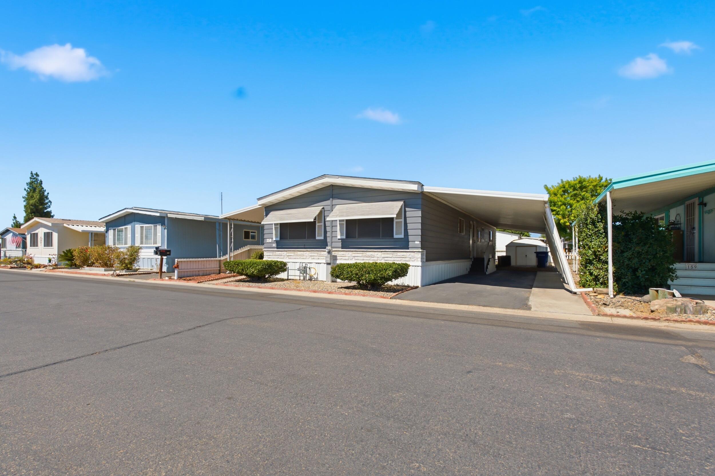 860 E Grangeville Blvd #158, Hanford, CA 93230