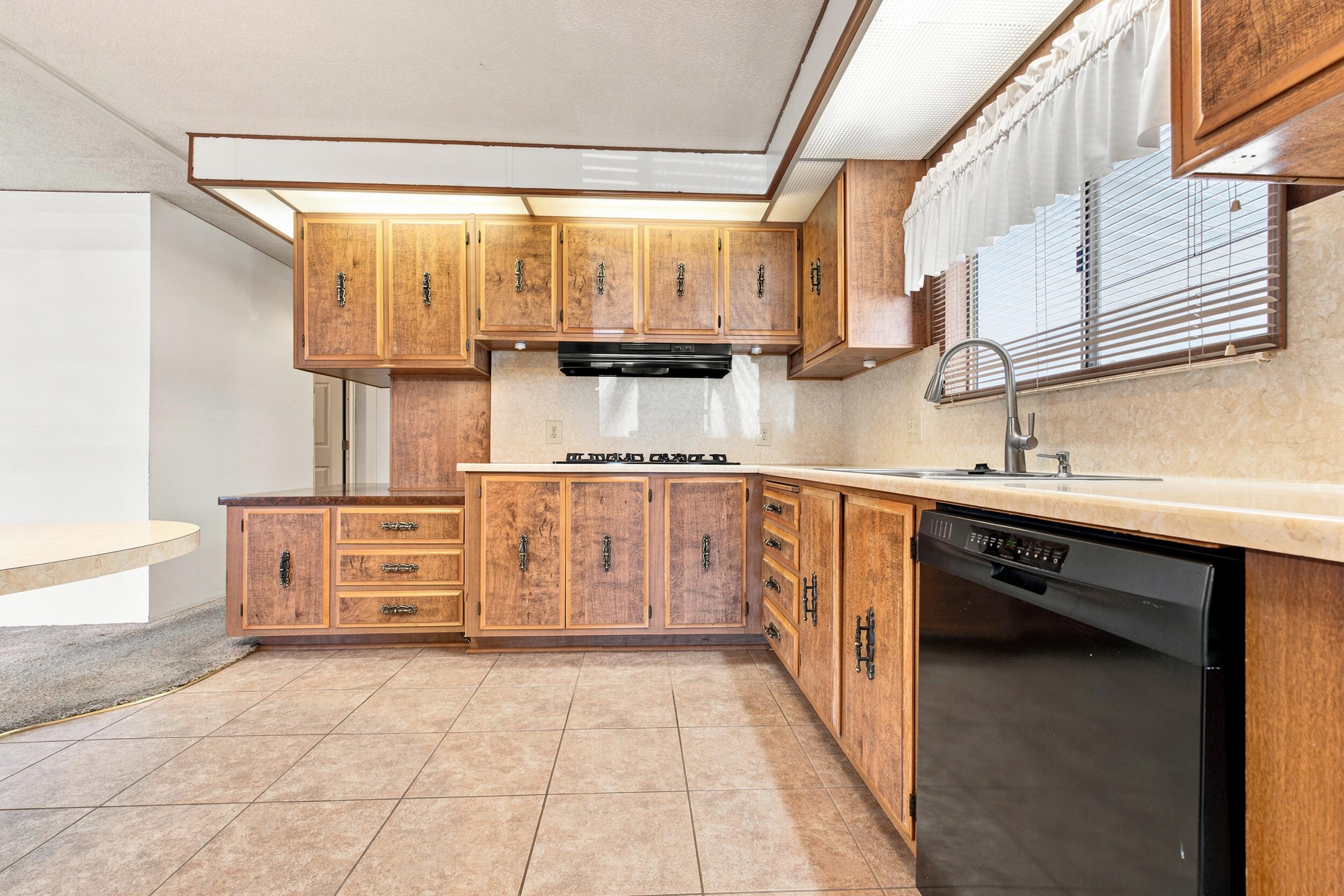 860 E Grangeville Blvd #158, Hanford, CA 93230
