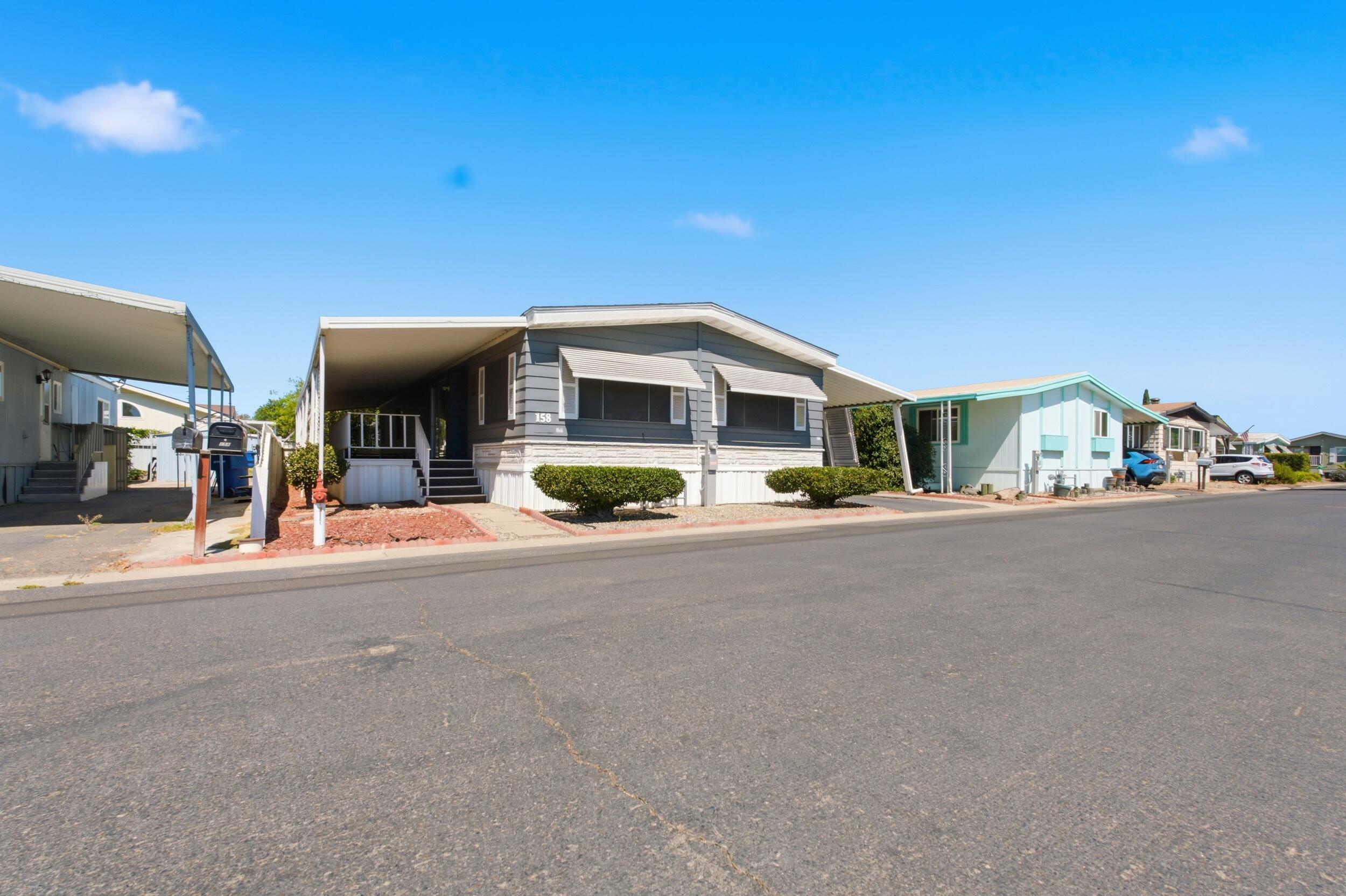 860 E Grangeville Blvd #158, Hanford, CA 93230