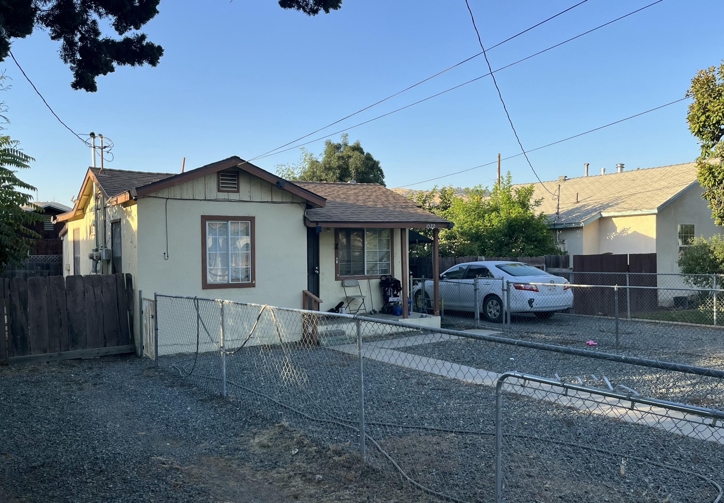 1522 E Springville Ave, Porterville, CA 93257