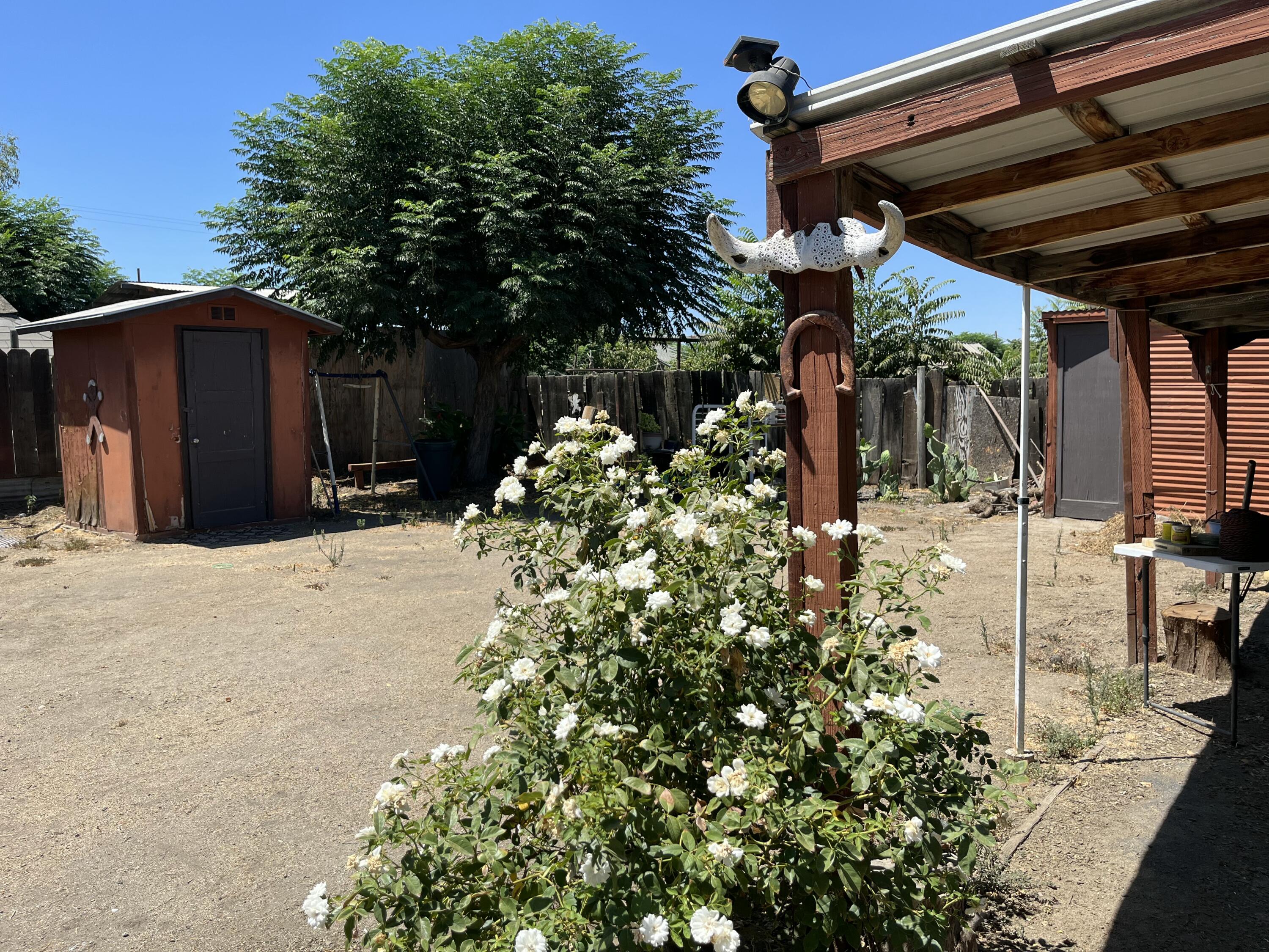 1522 E Springville Ave, Porterville, CA 93257