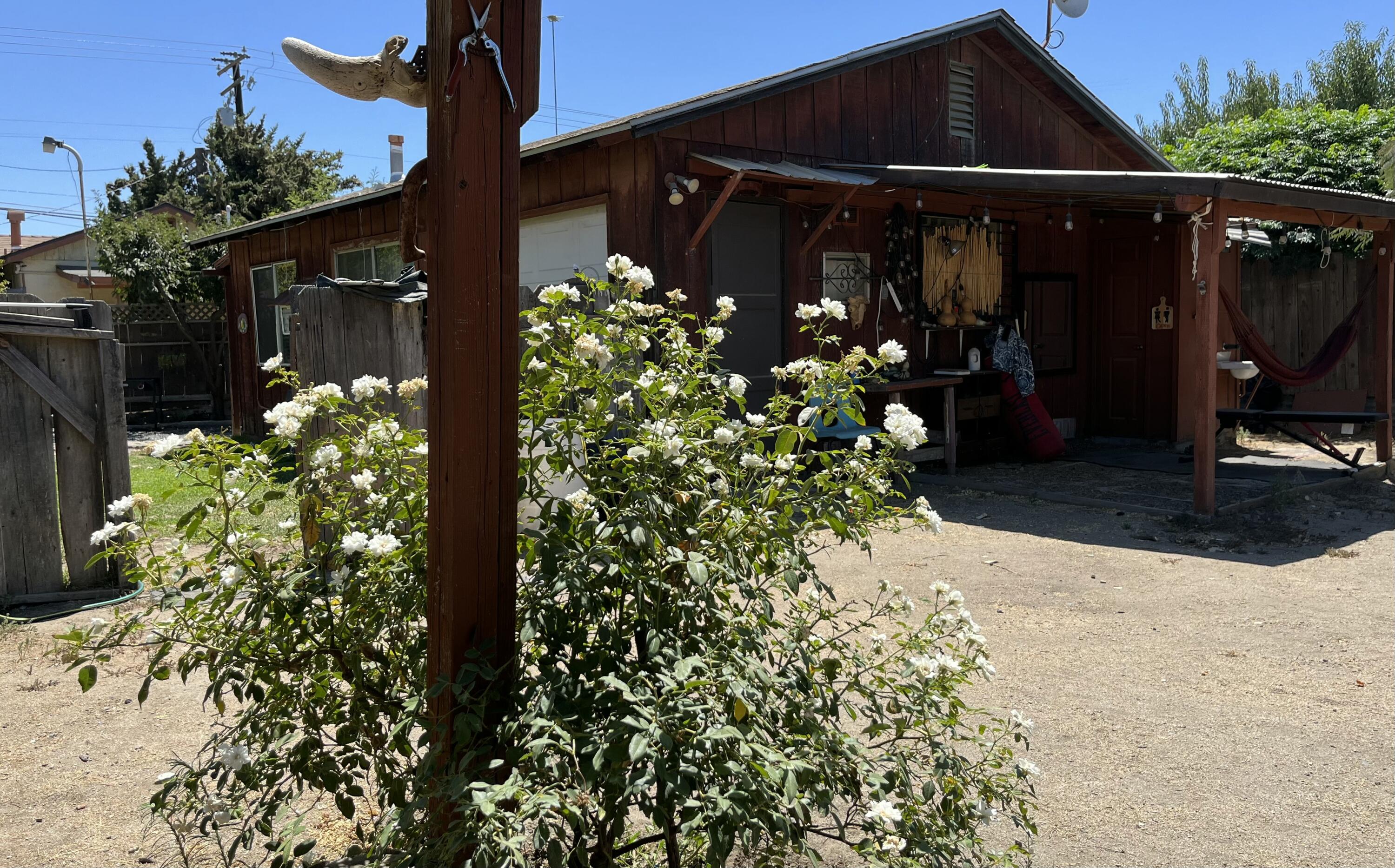 1522 E Springville Ave, Porterville, CA 93257