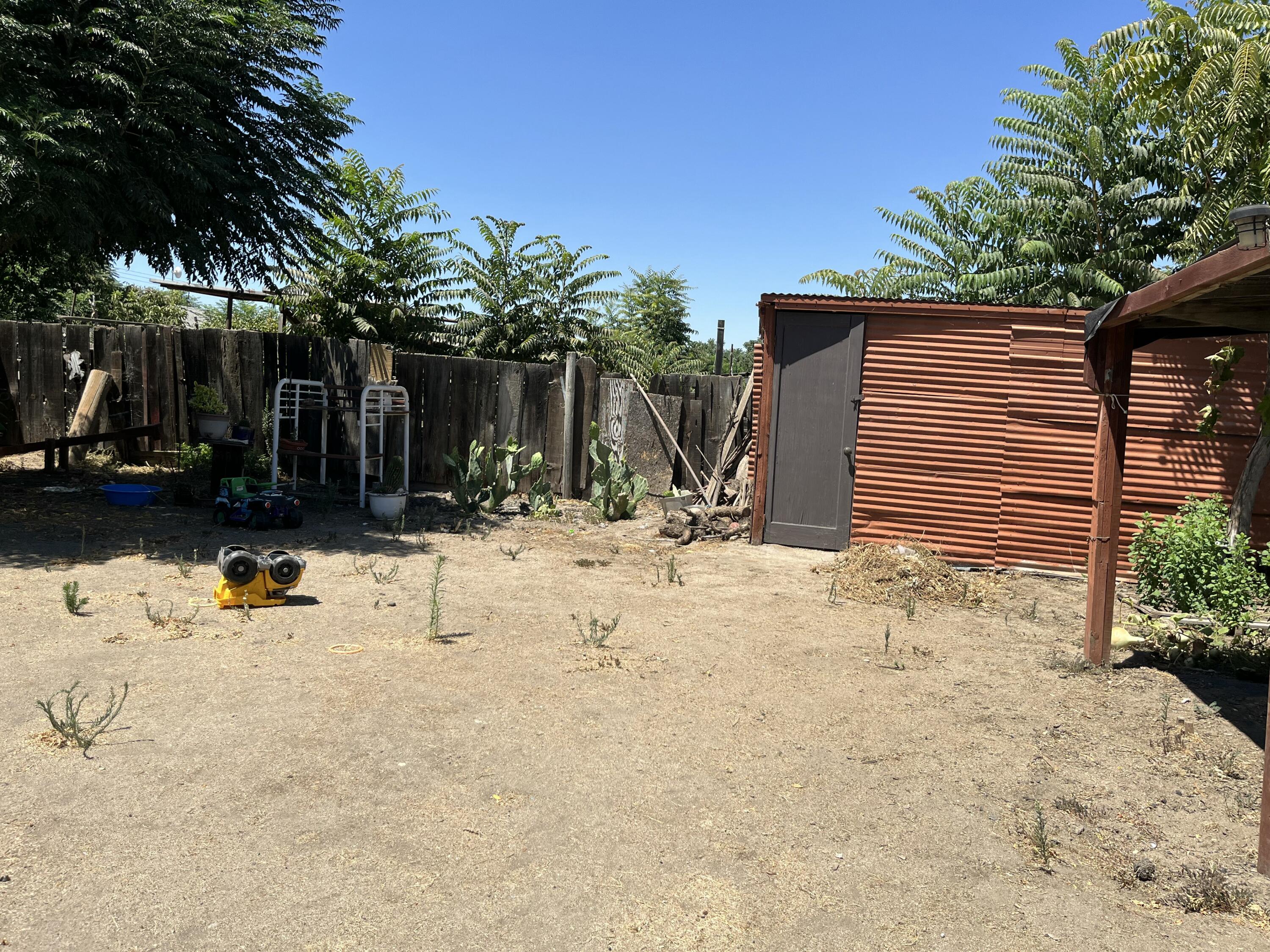 1522 E Springville Ave, Porterville, CA 93257