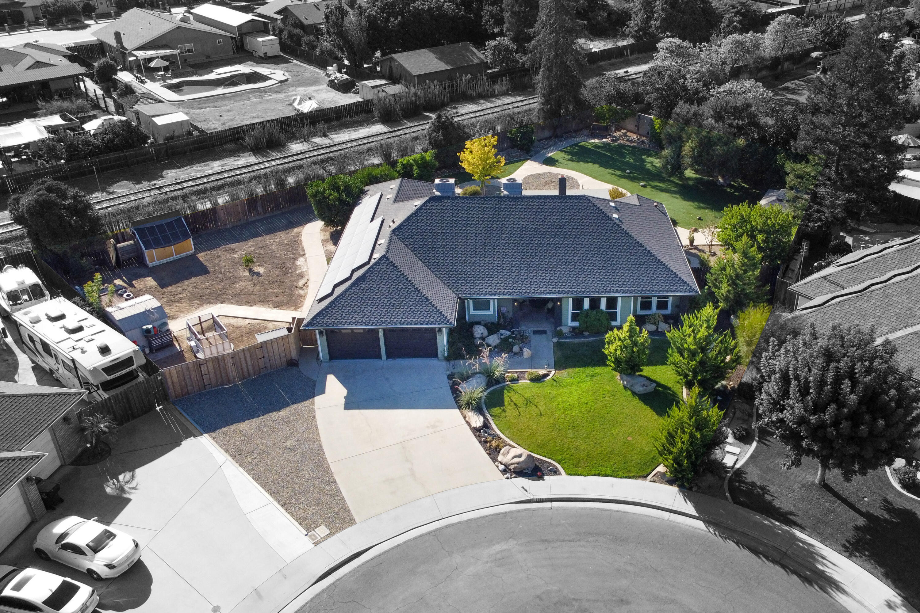 1316 E Paradise Ct, Visalia, CA 93292
