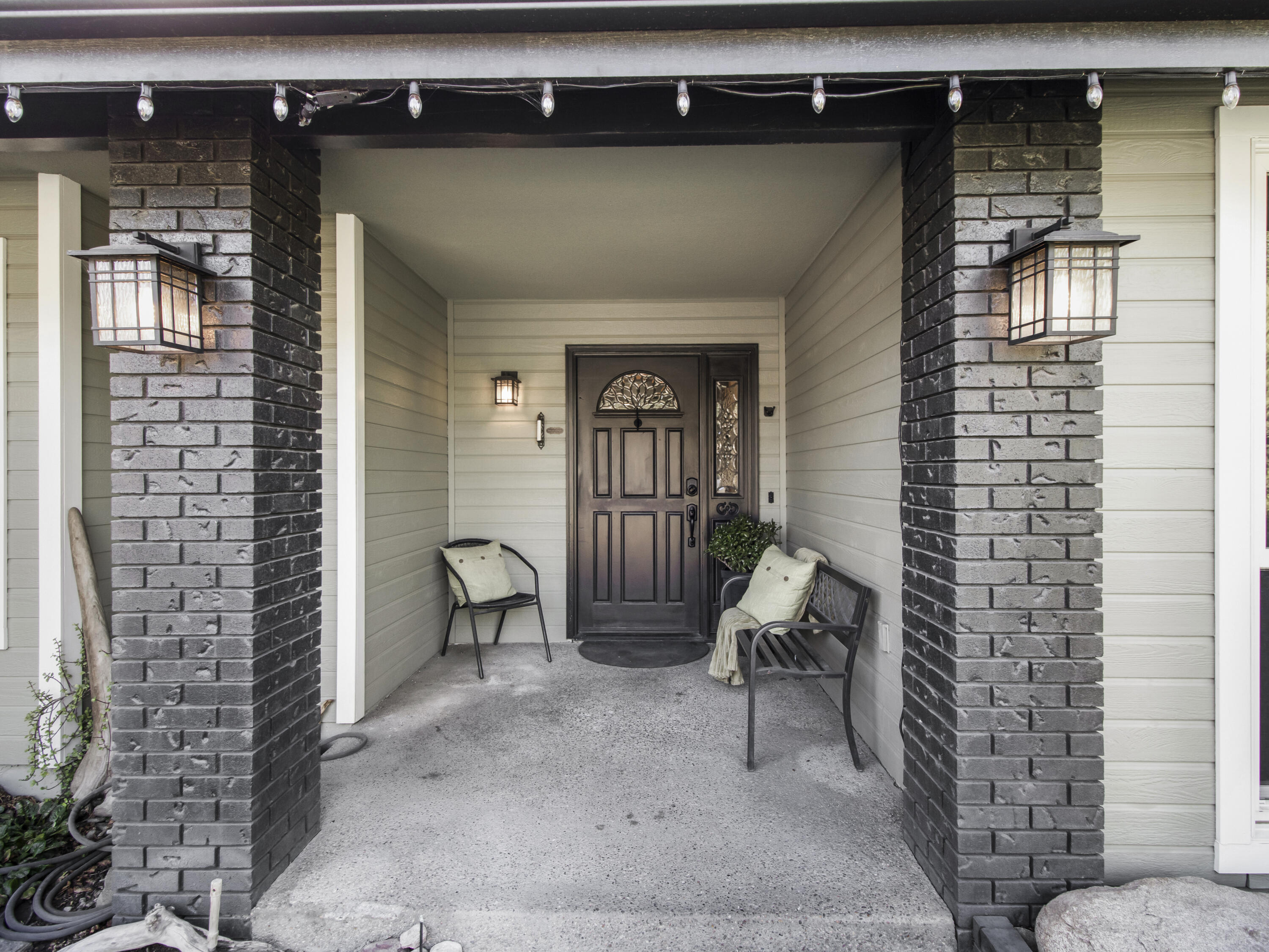 1316 E Paradise Ct, Visalia, CA 93292