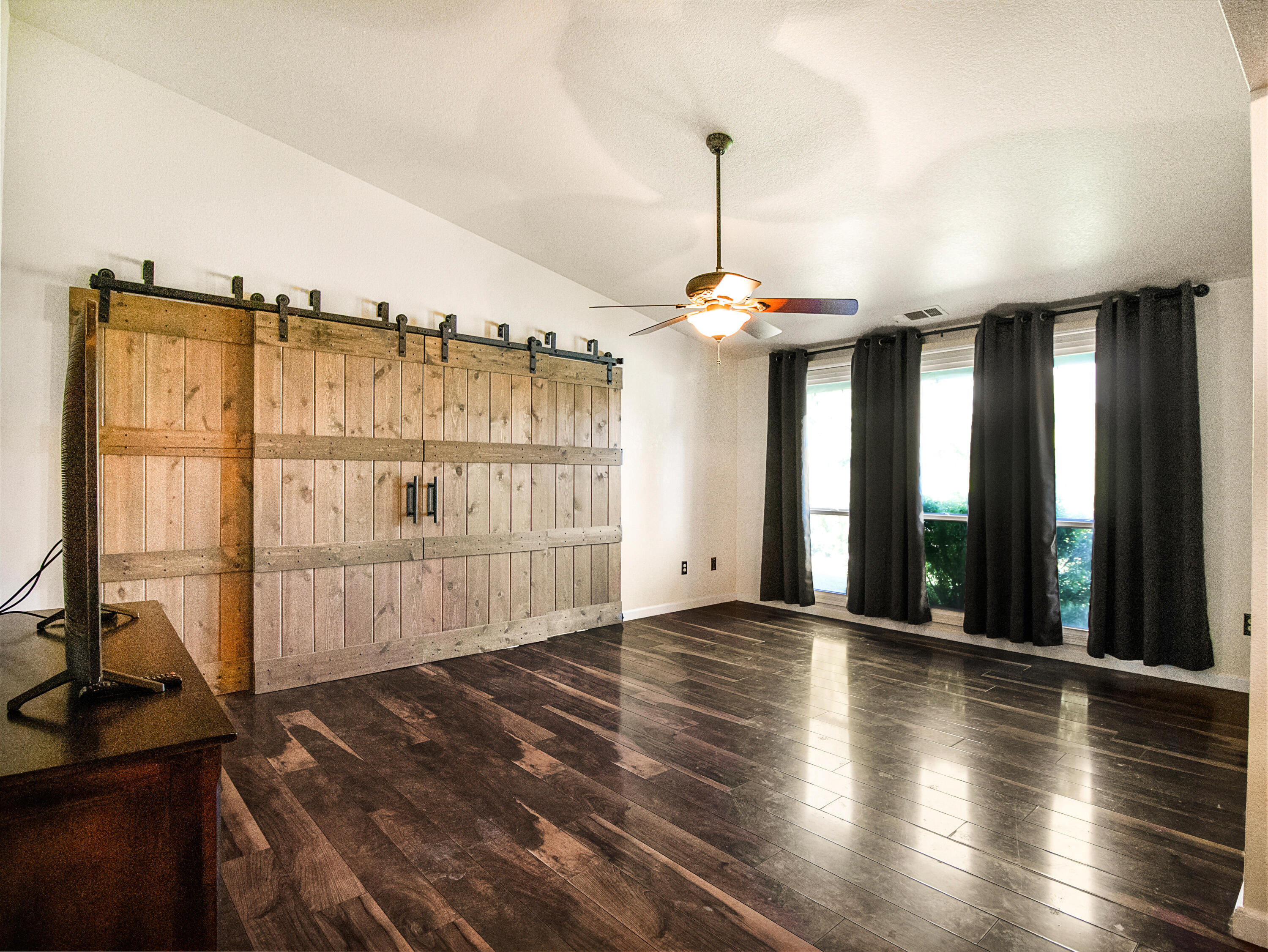 1316 E Paradise Ct, Visalia, CA 93292