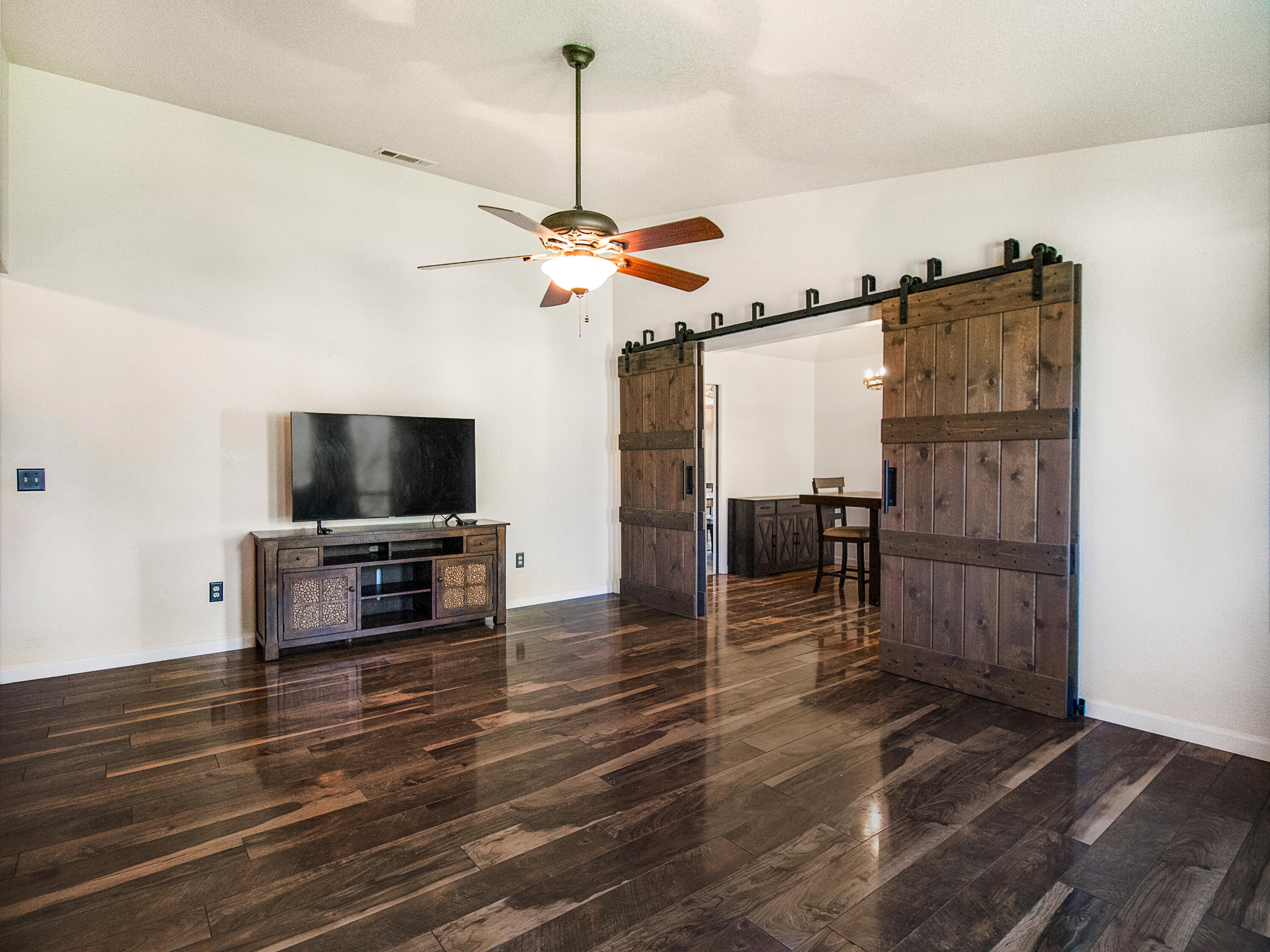 1316 E Paradise Ct, Visalia, CA 93292