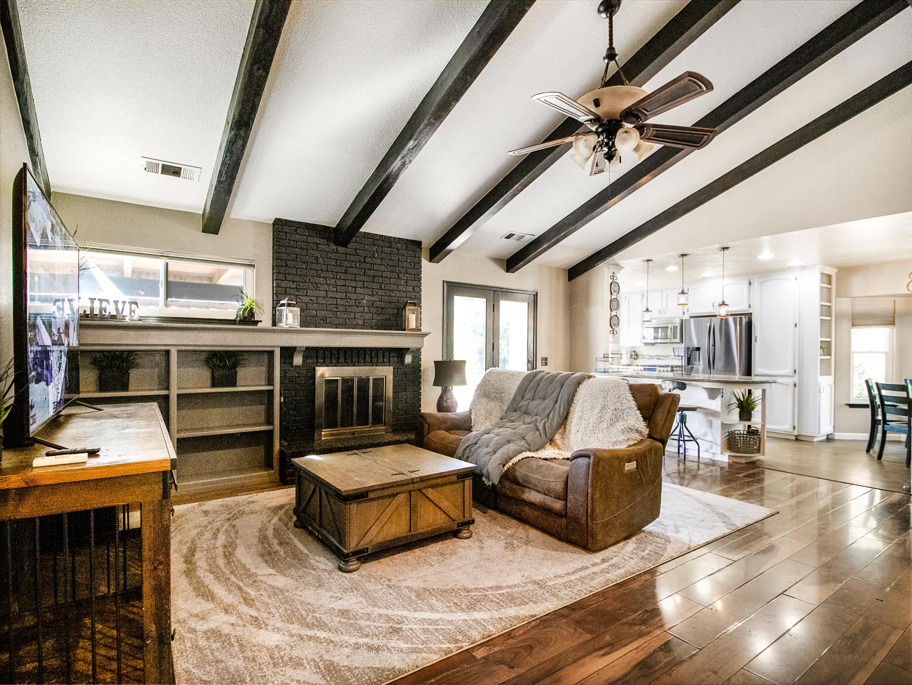 1316 E Paradise Ct, Visalia, CA 93292