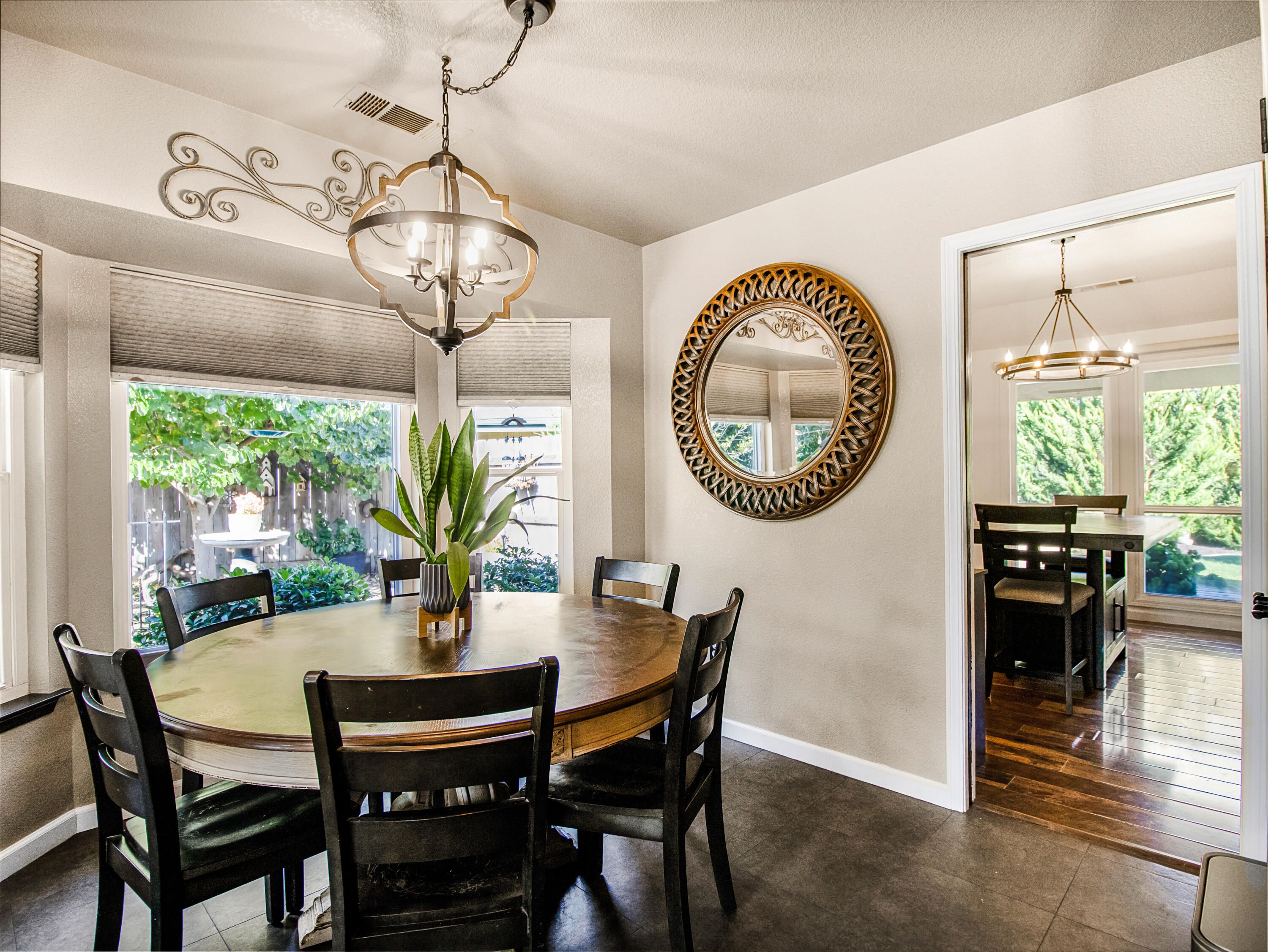 1316 E Paradise Ct, Visalia, CA 93292
