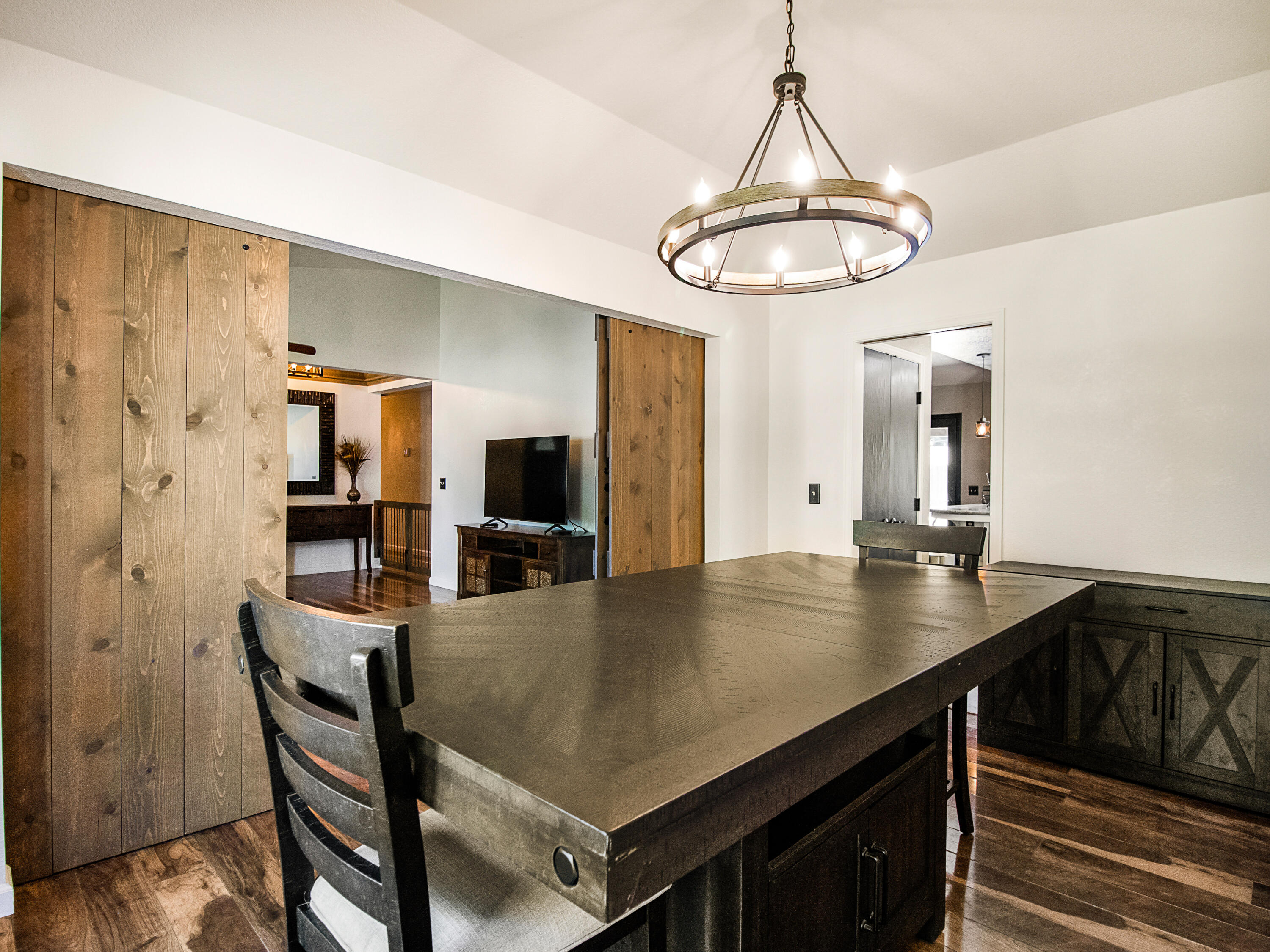 1316 E Paradise Ct, Visalia, CA 93292