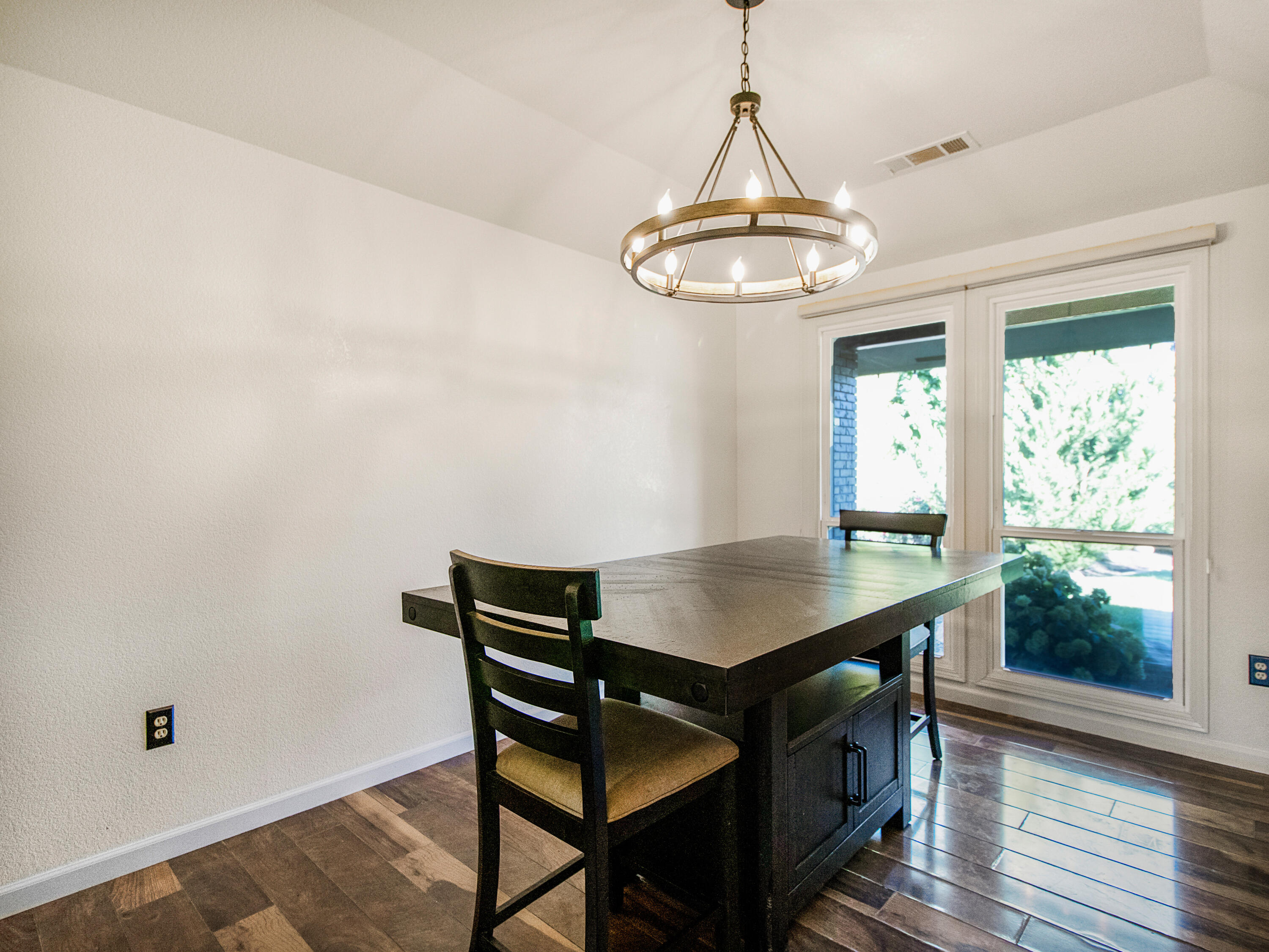 1316 E Paradise Ct, Visalia, CA 93292