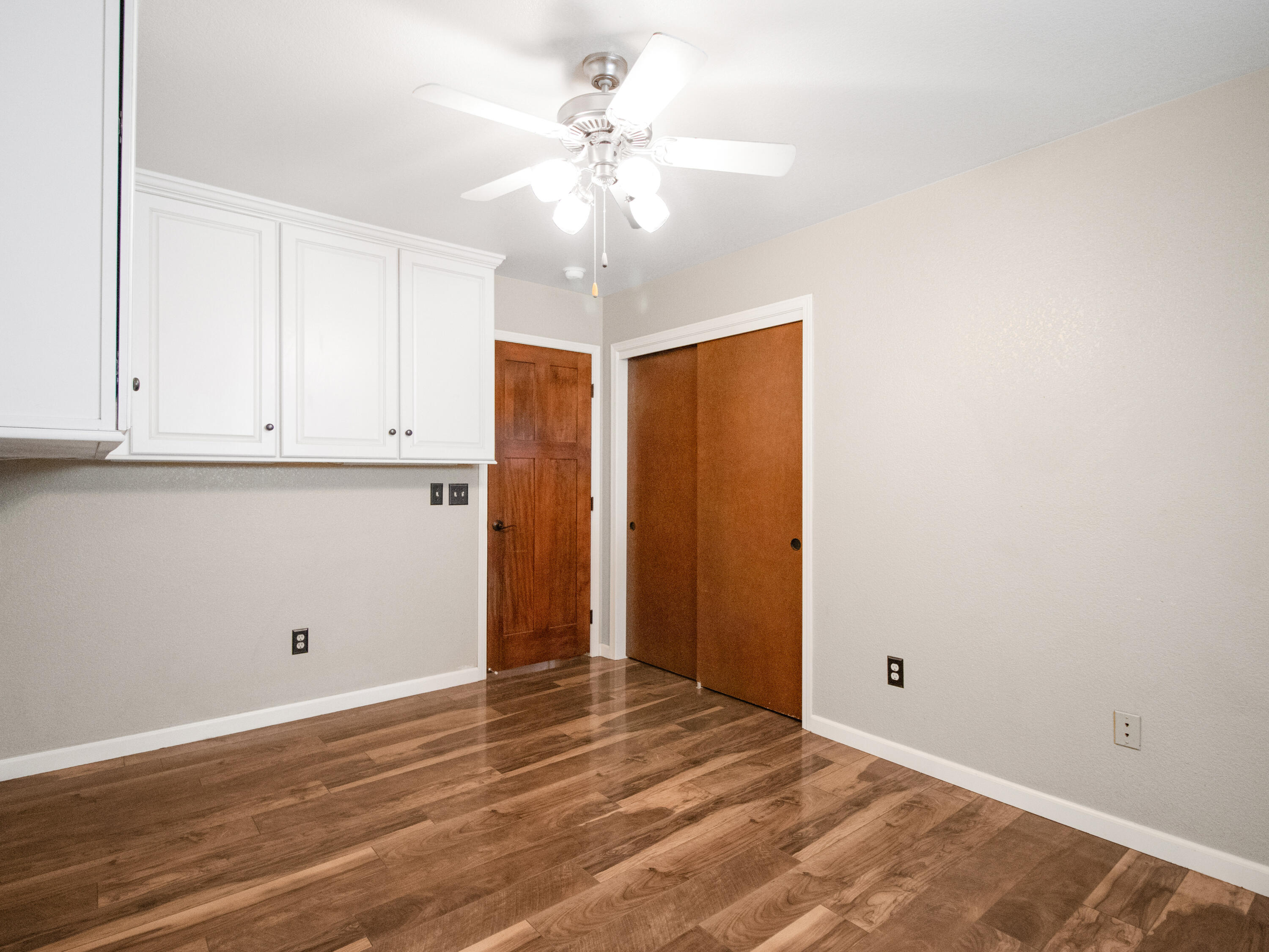 1316 E Paradise Ct, Visalia, CA 93292