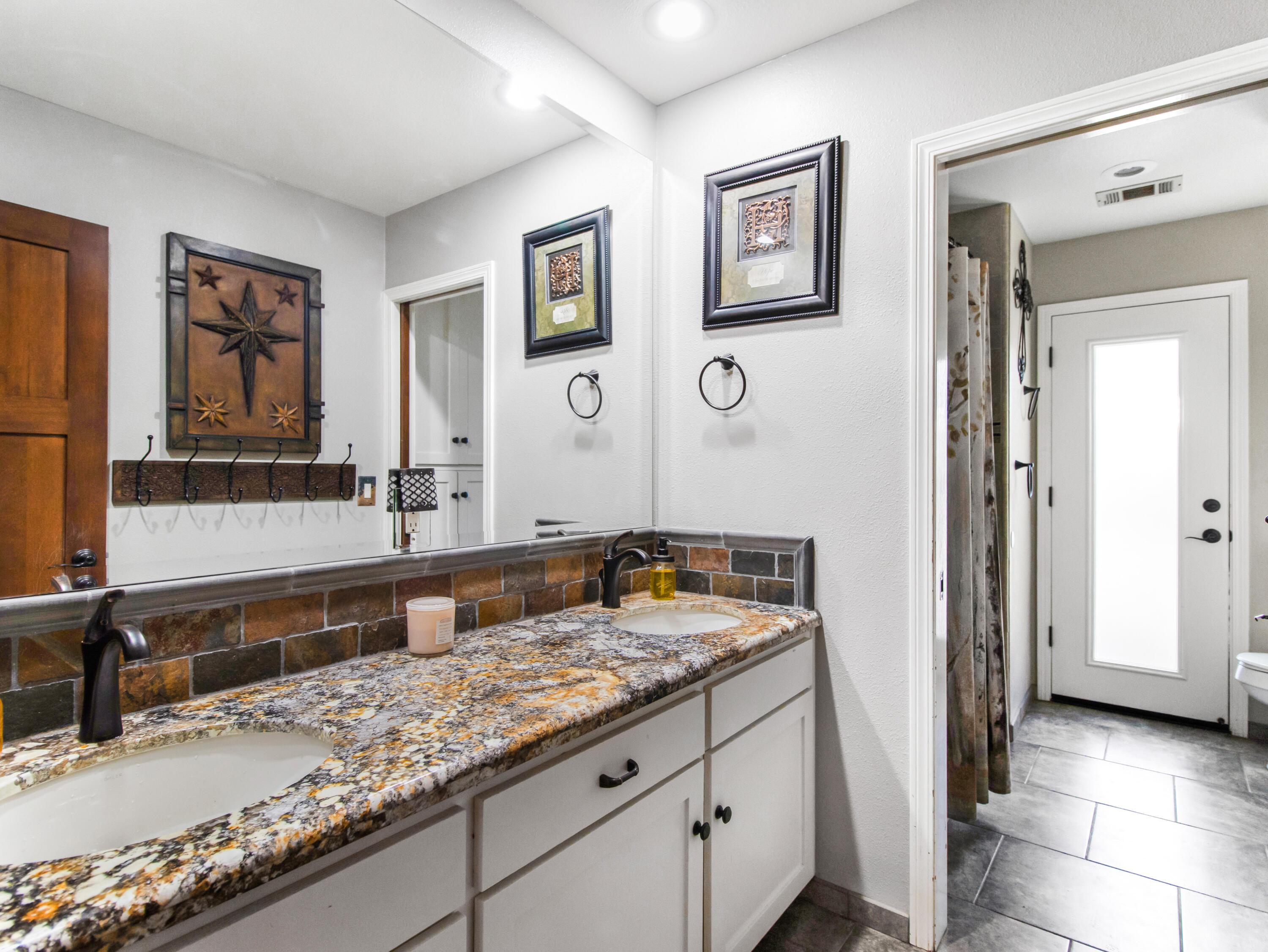 1316 E Paradise Ct, Visalia, CA 93292