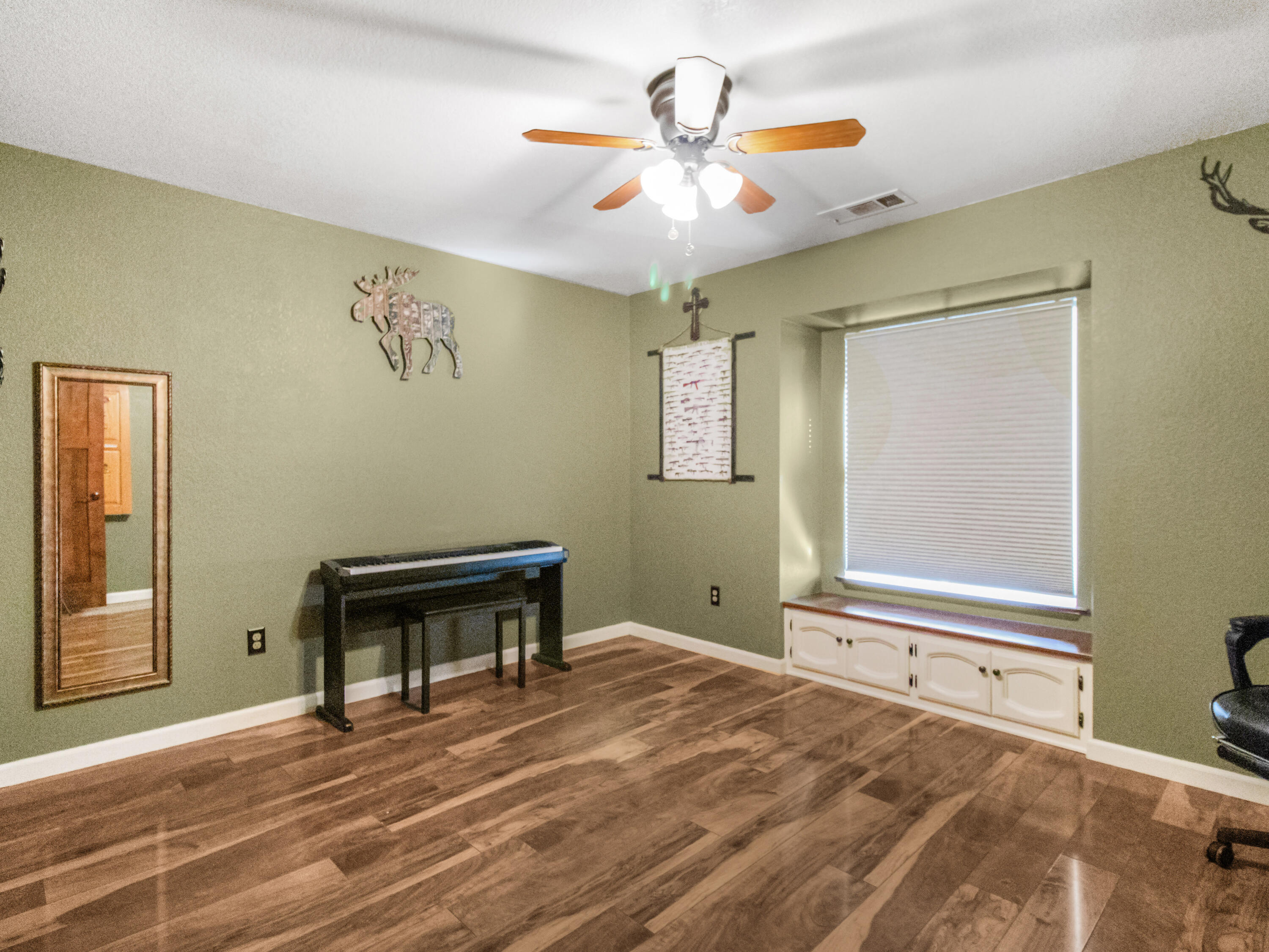 1316 E Paradise Ct, Visalia, CA 93292