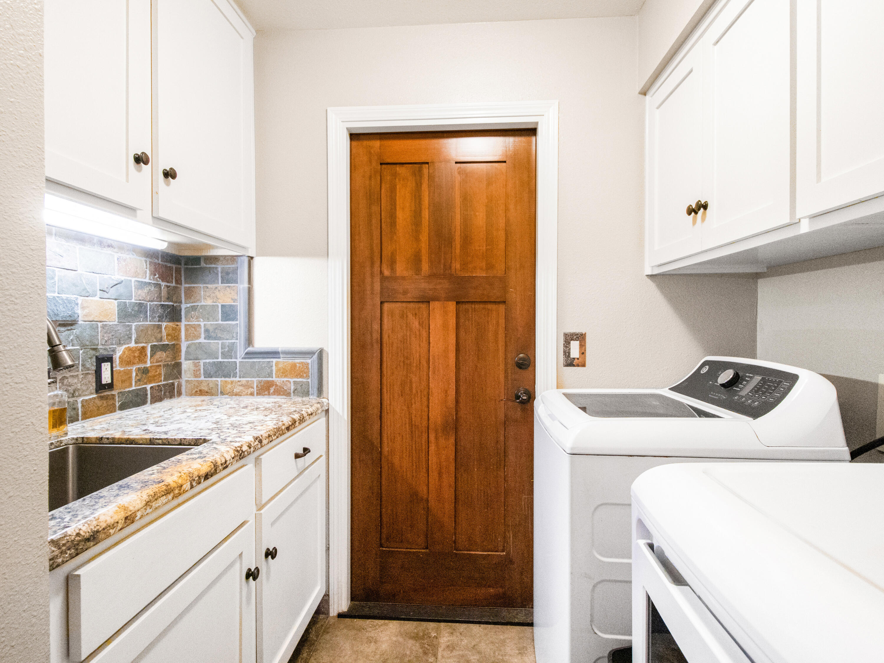 1316 E Paradise Ct, Visalia, CA 93292